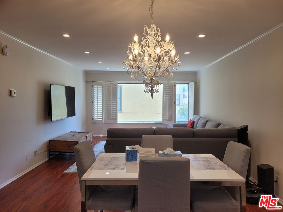 165 N SWALL DR Unit: 204