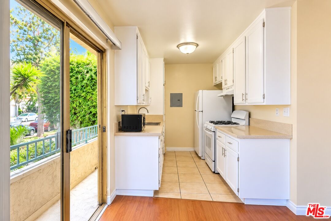 818 7th St Unit: 1