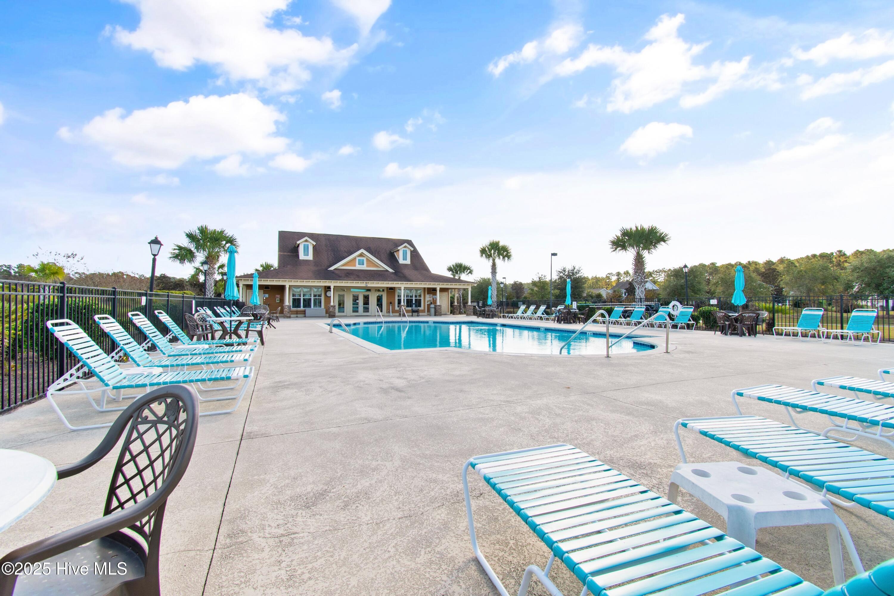 2081 Castlebridge Court NW