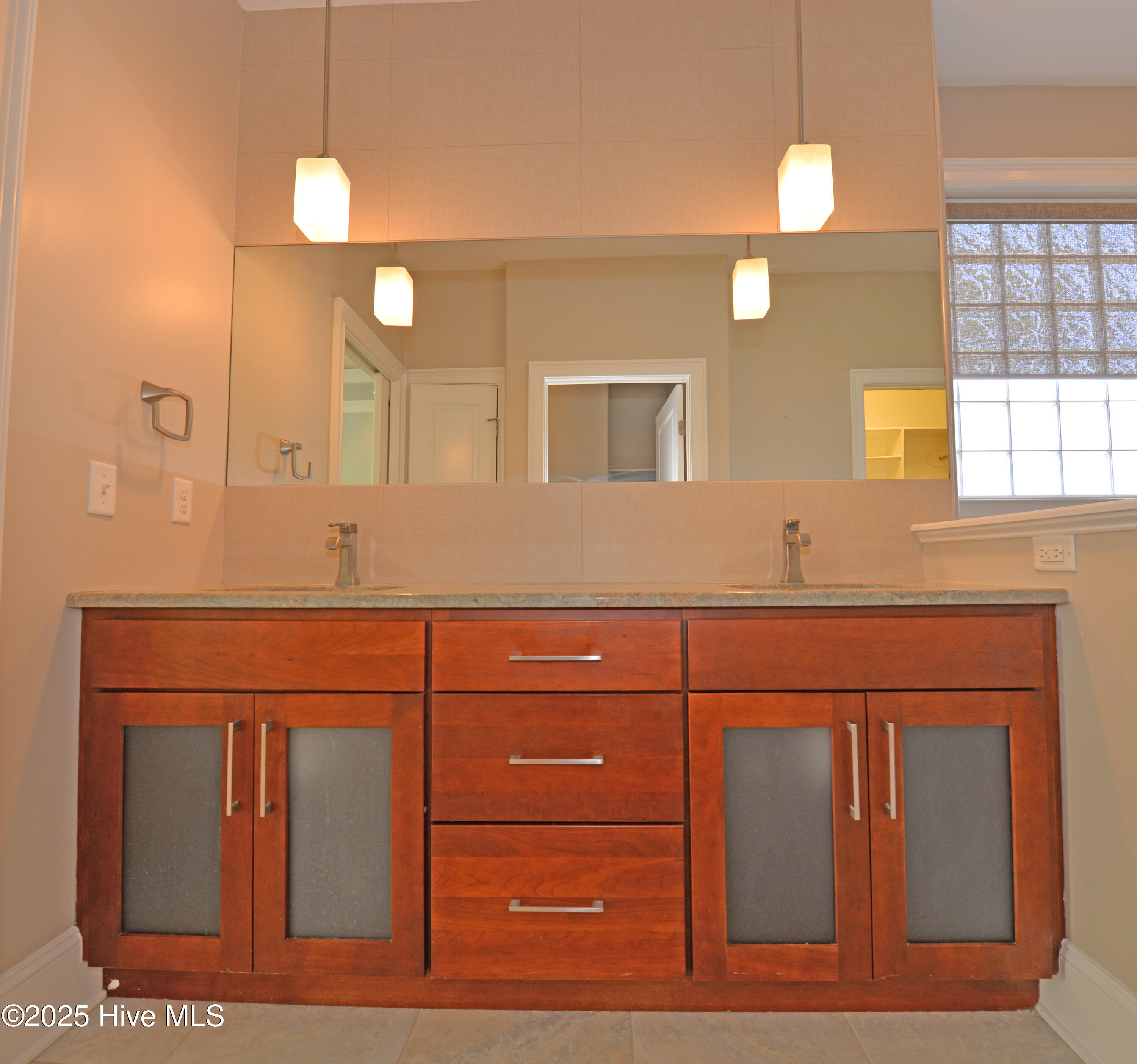 4398 Ascot Circle SE