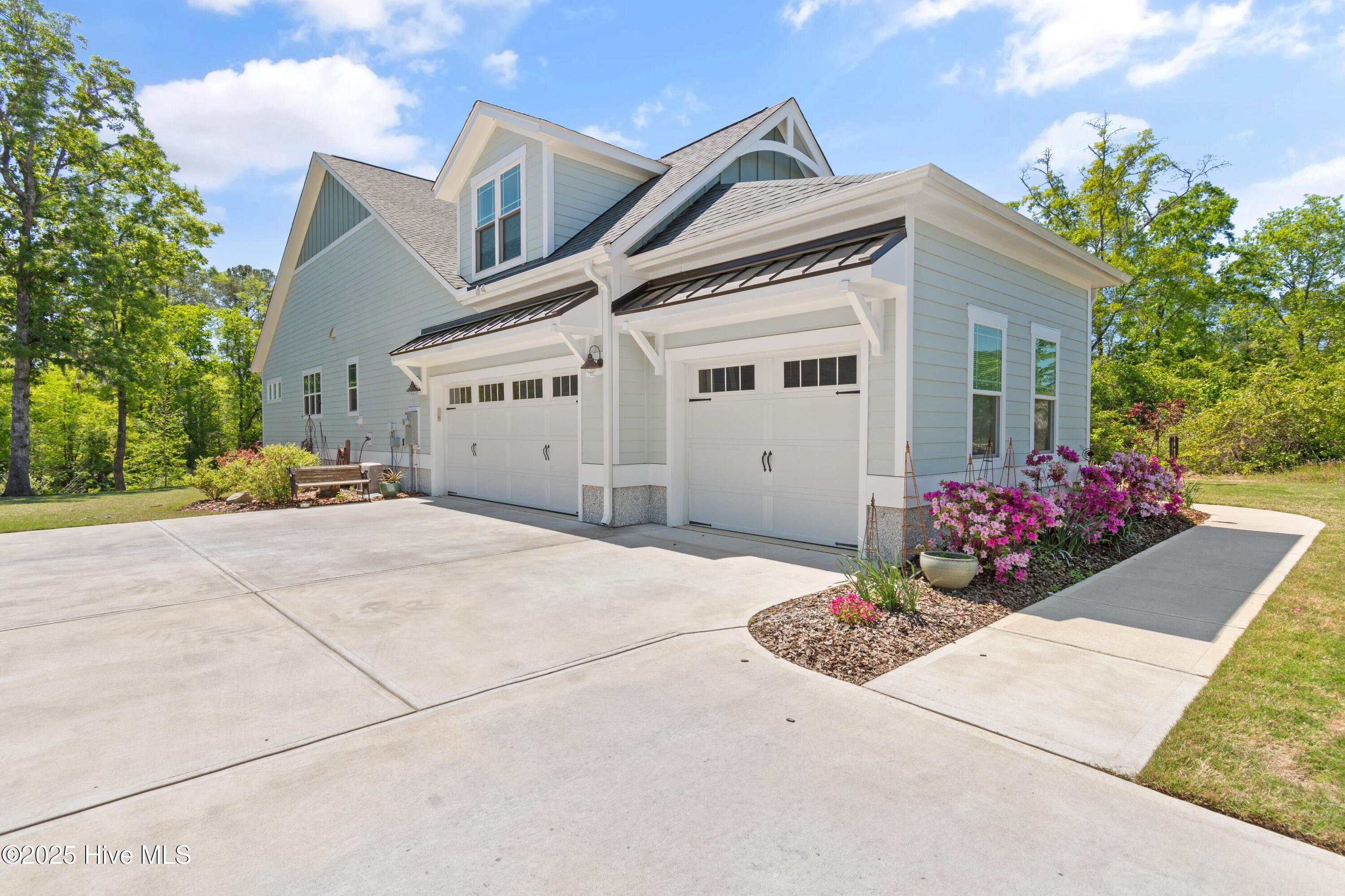 3981 Bay Colony Road NE