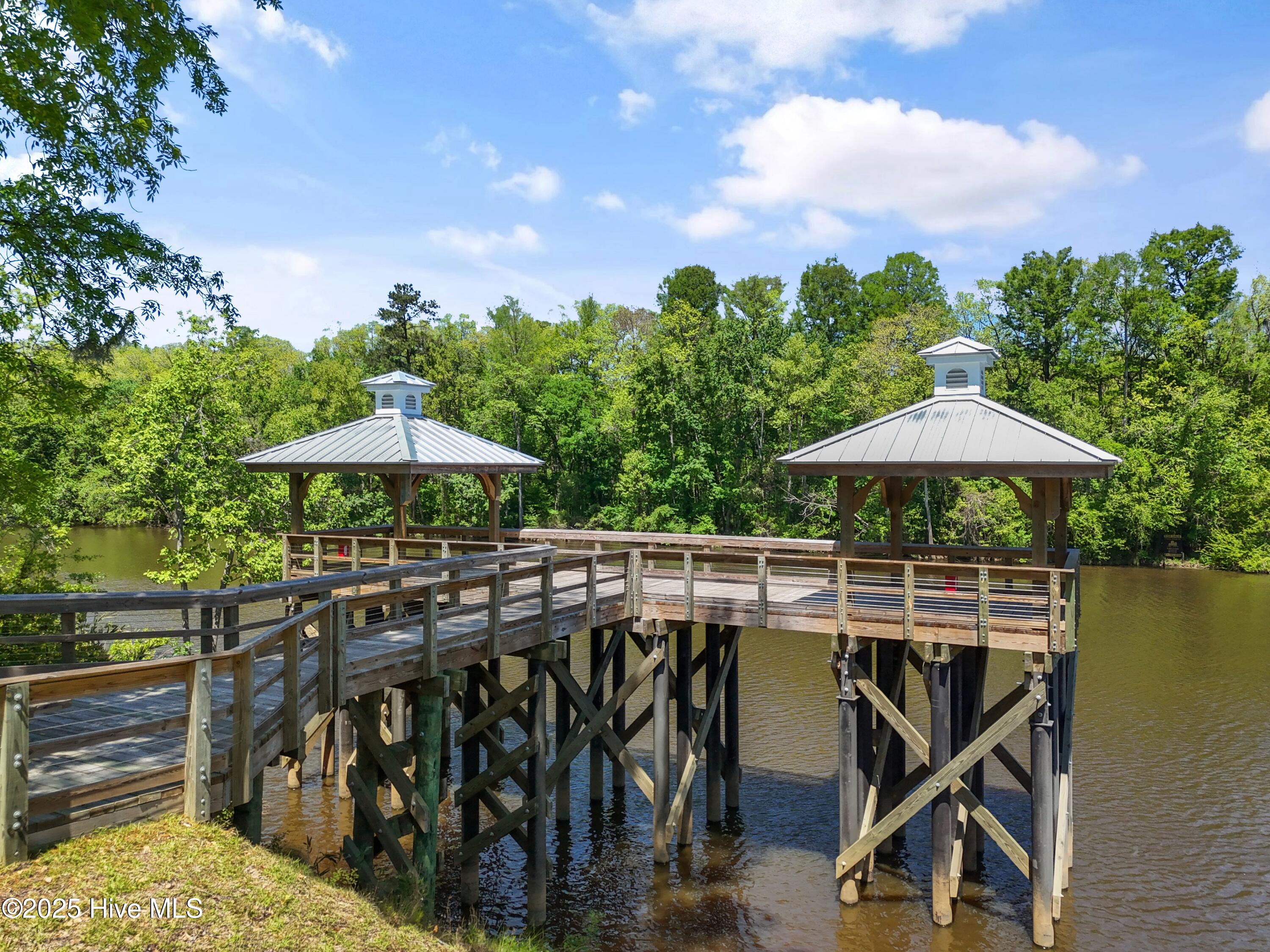 3981 Bay Colony Road NE