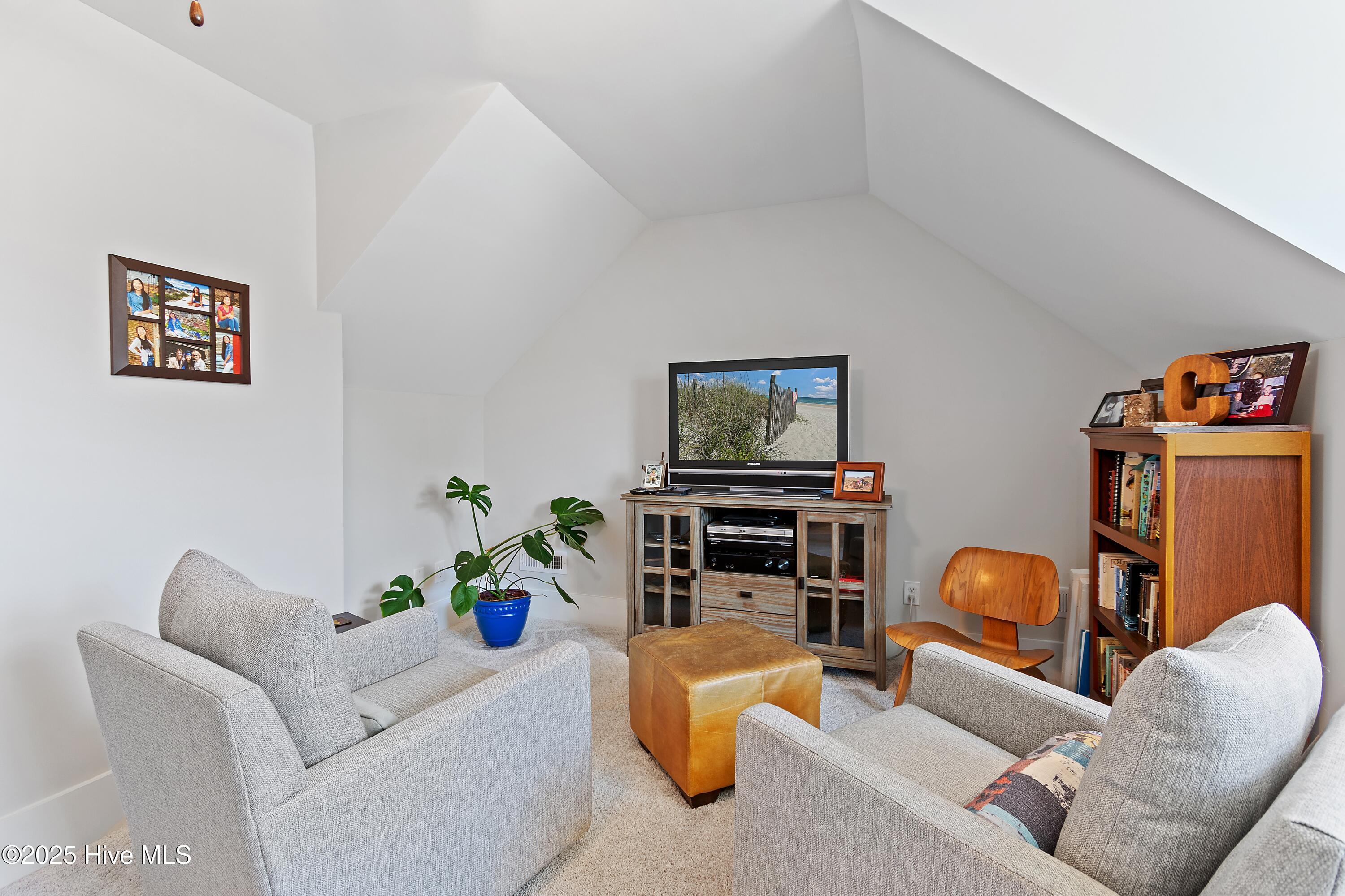 3981 Bay Colony Road NE