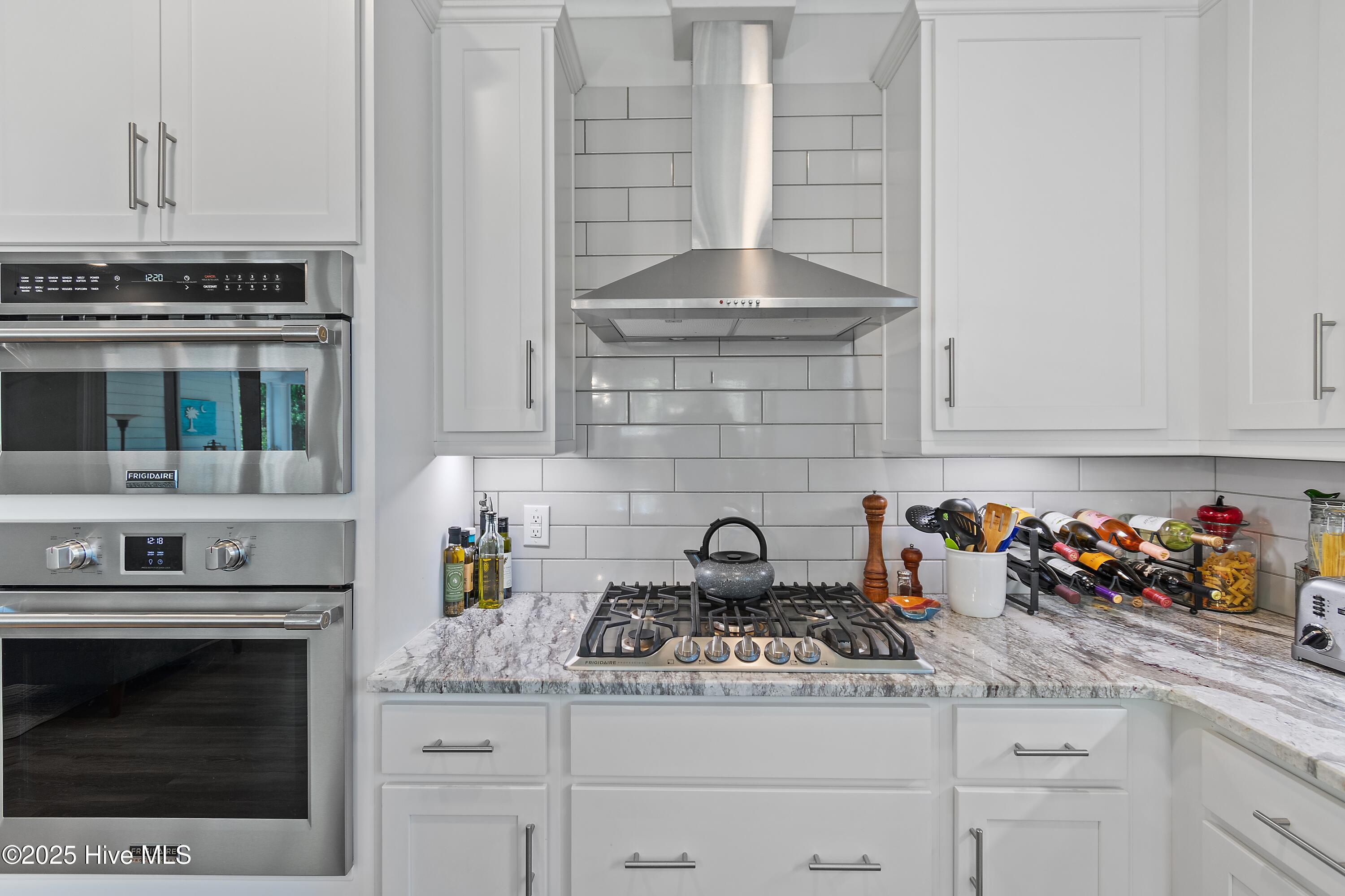 3981 Bay Colony Road NE