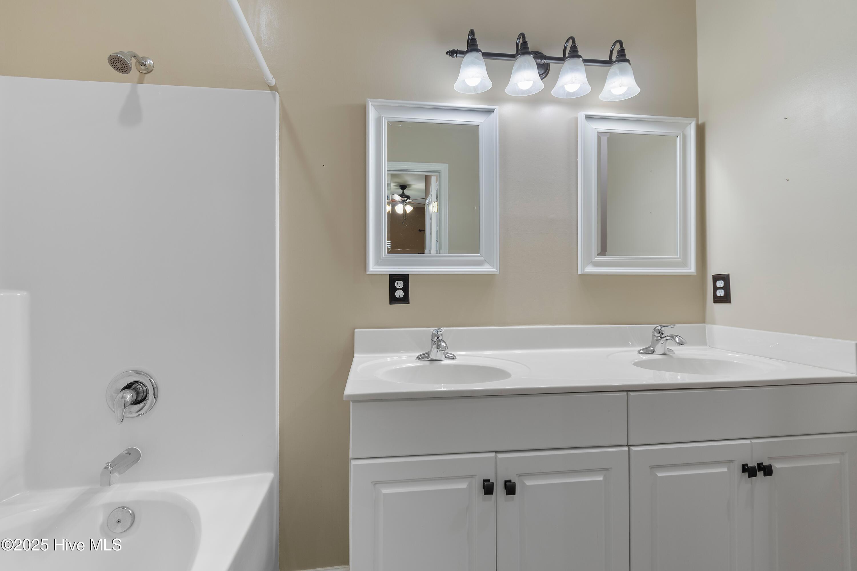 5009 N Hampton Drive SE