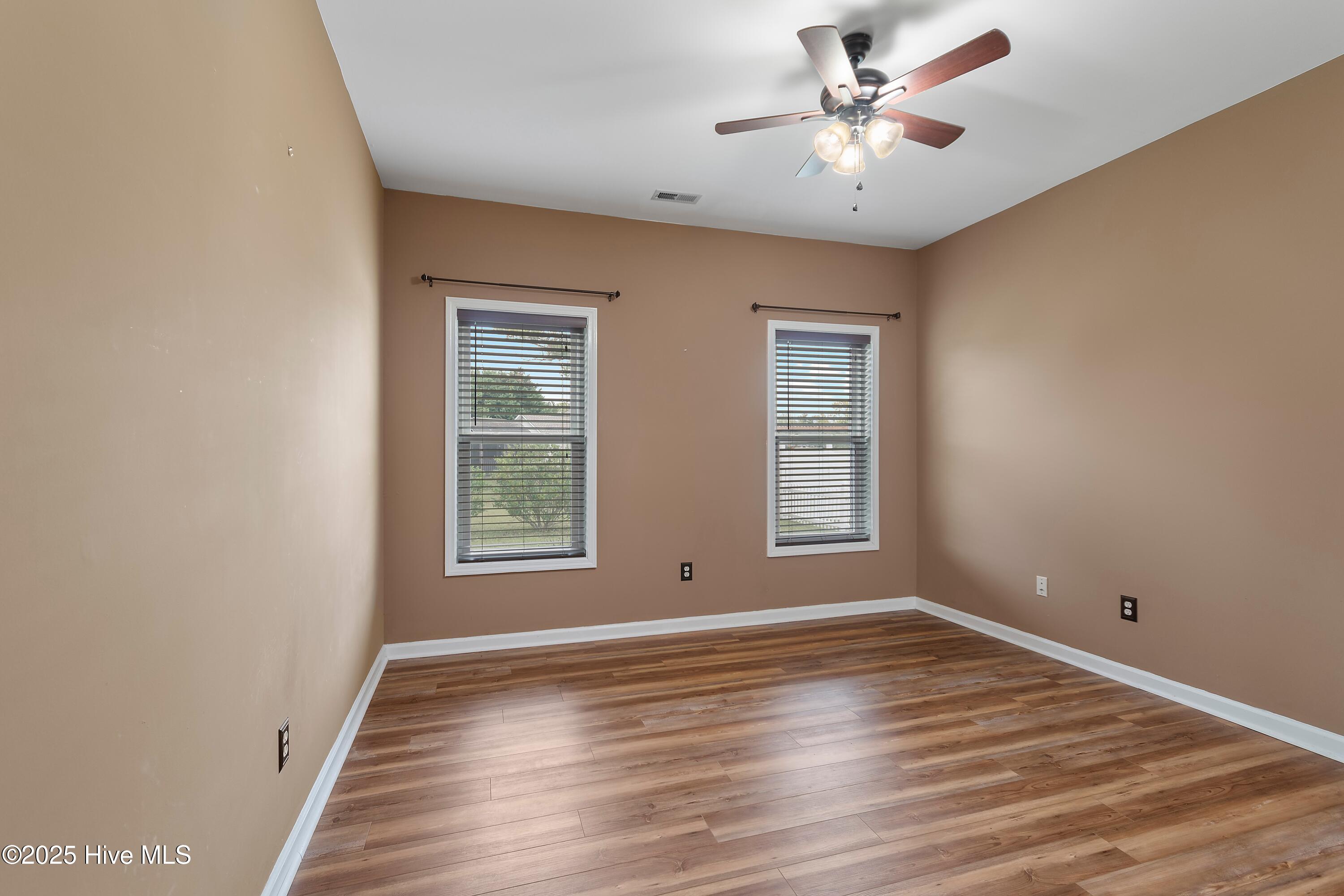 5009 N Hampton Drive SE