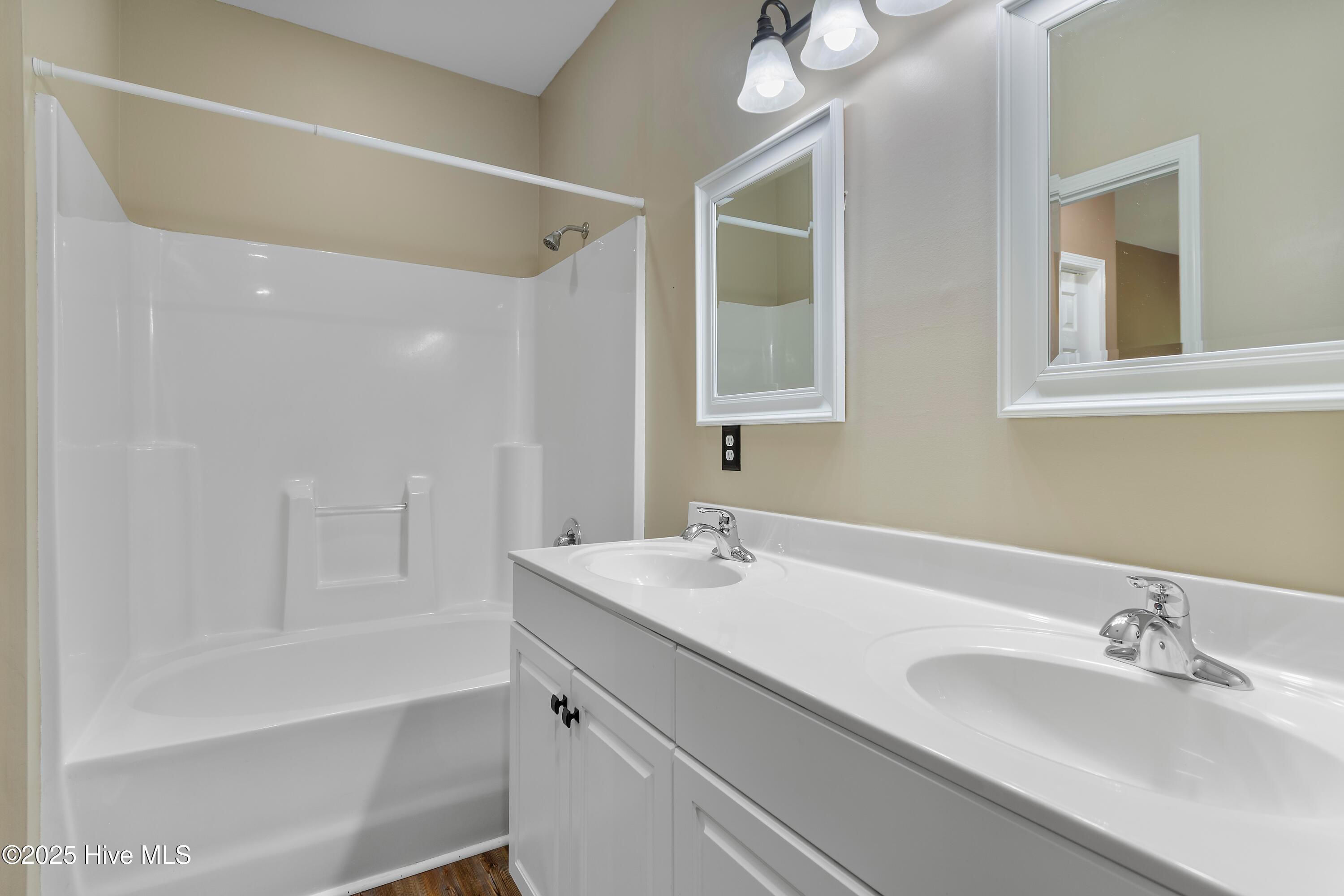 5009 N Hampton Drive SE