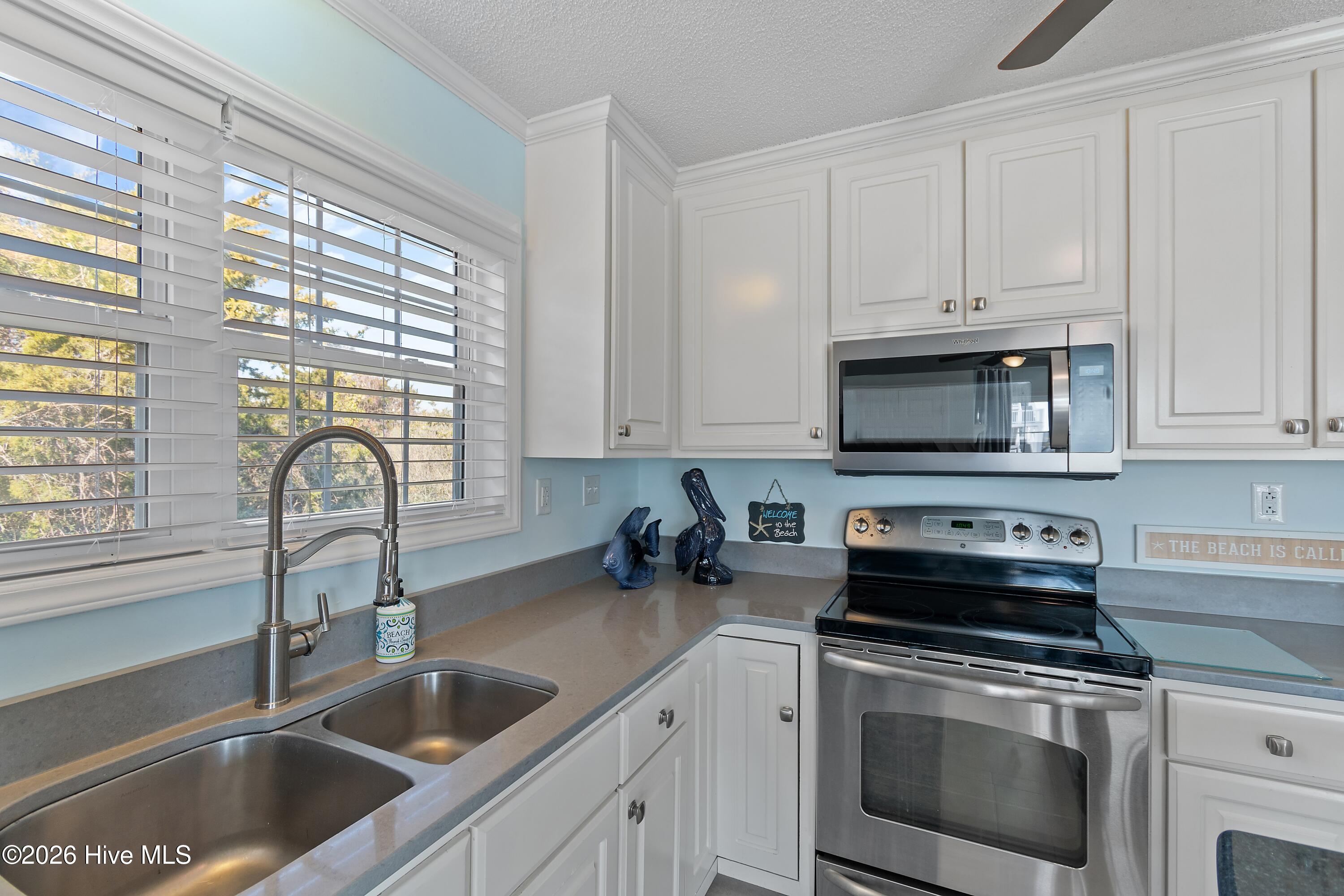 316 E Dolphin Drive