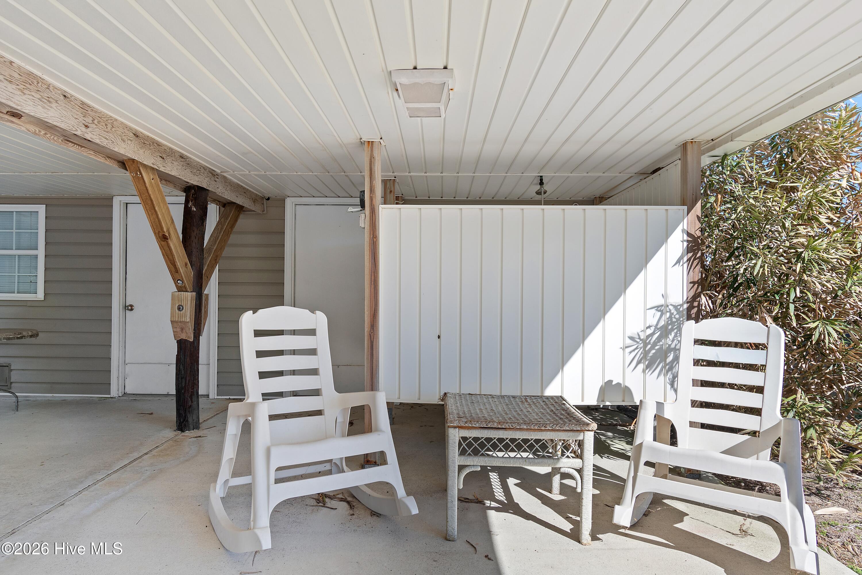 316 E Dolphin Drive