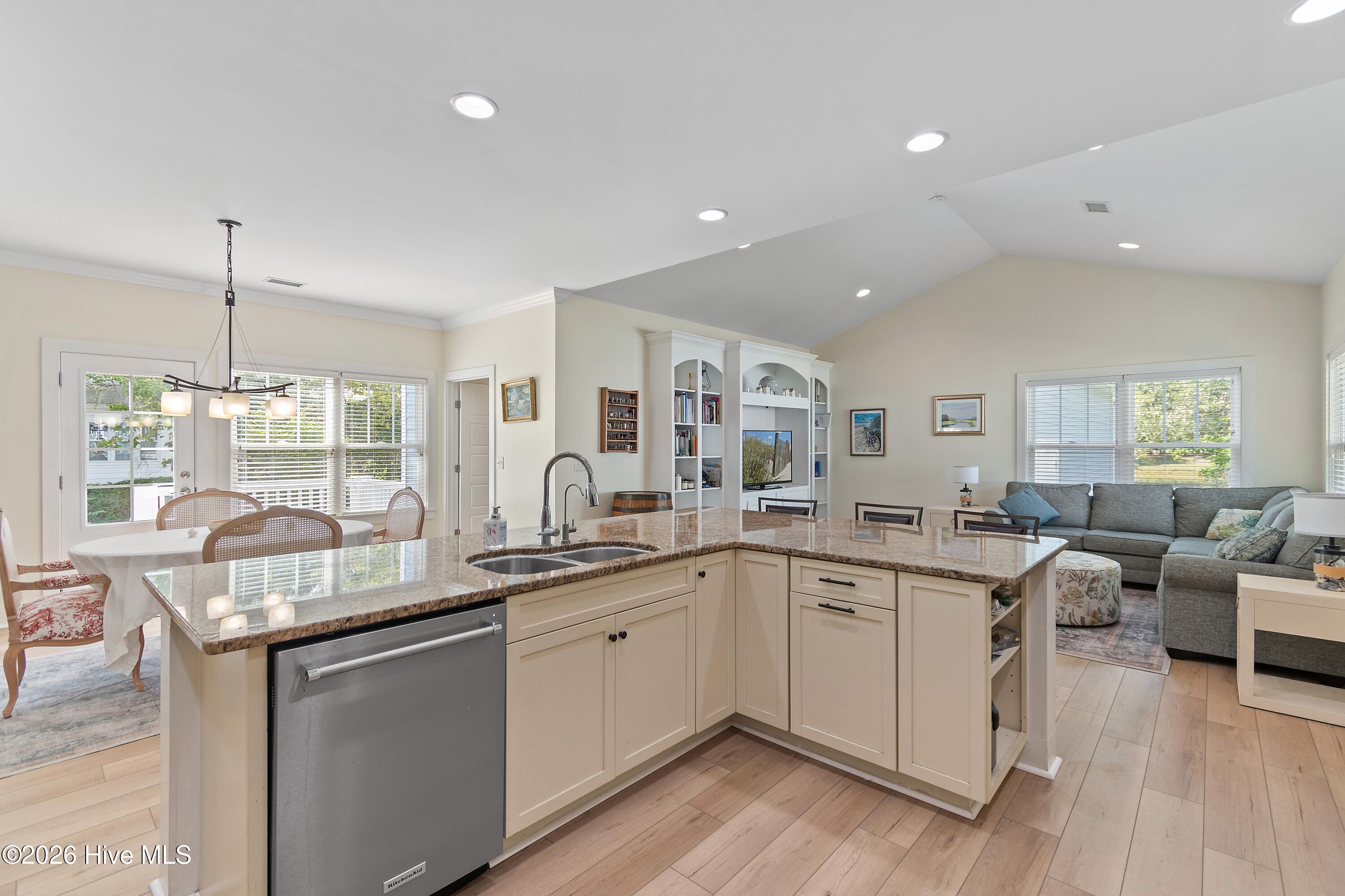 634 Ashbury Drive SE