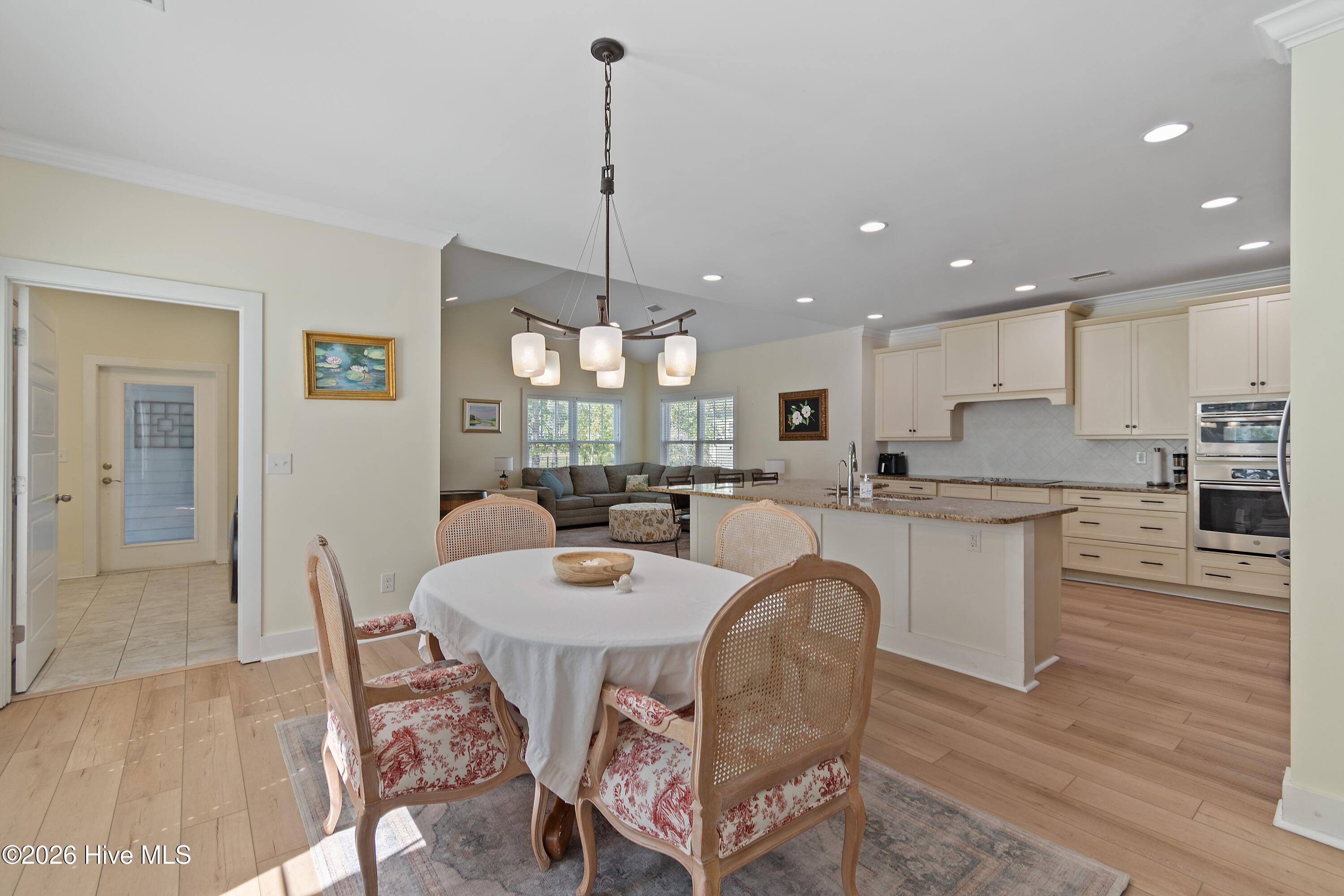 634 Ashbury Drive SE