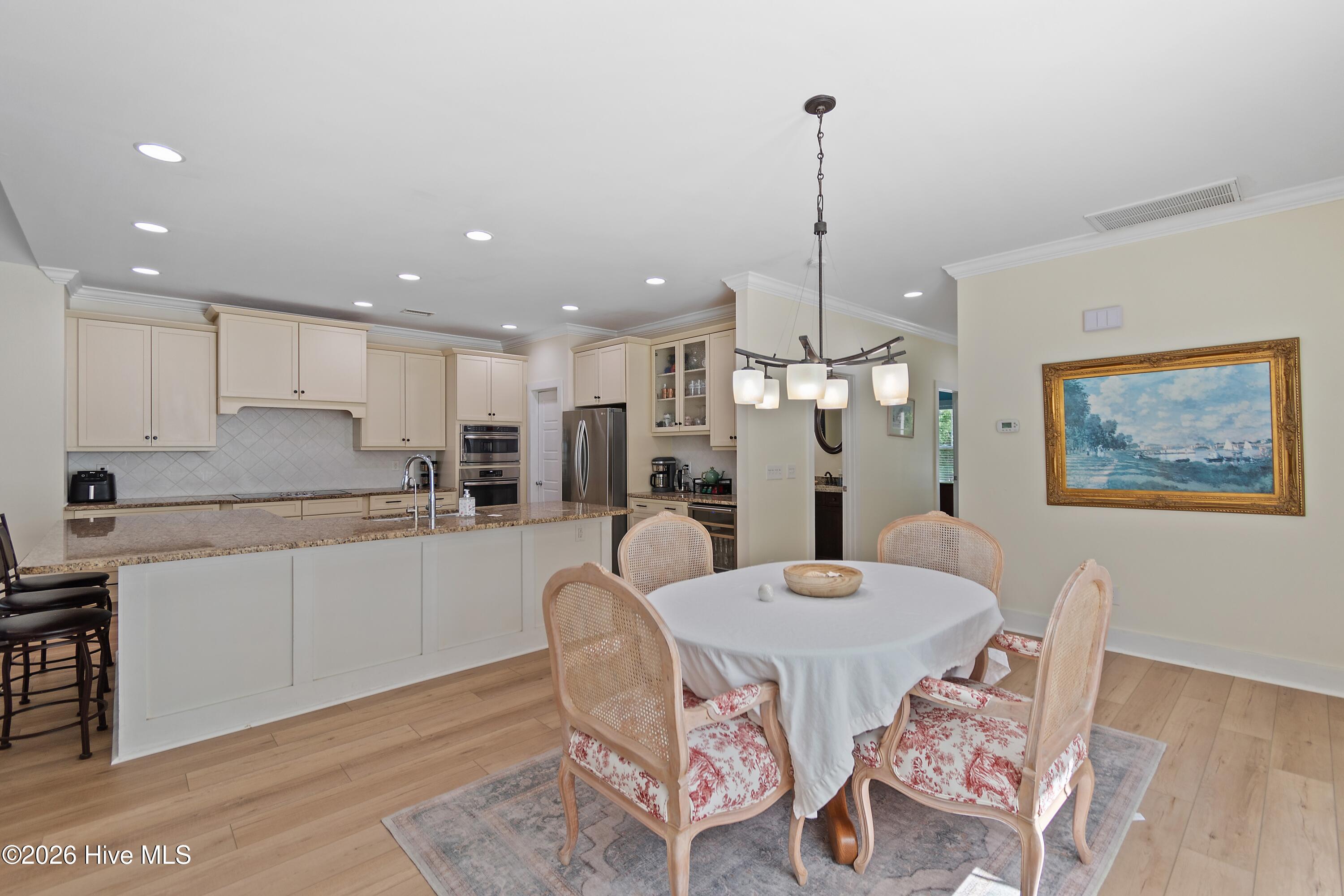 634 Ashbury Drive SE