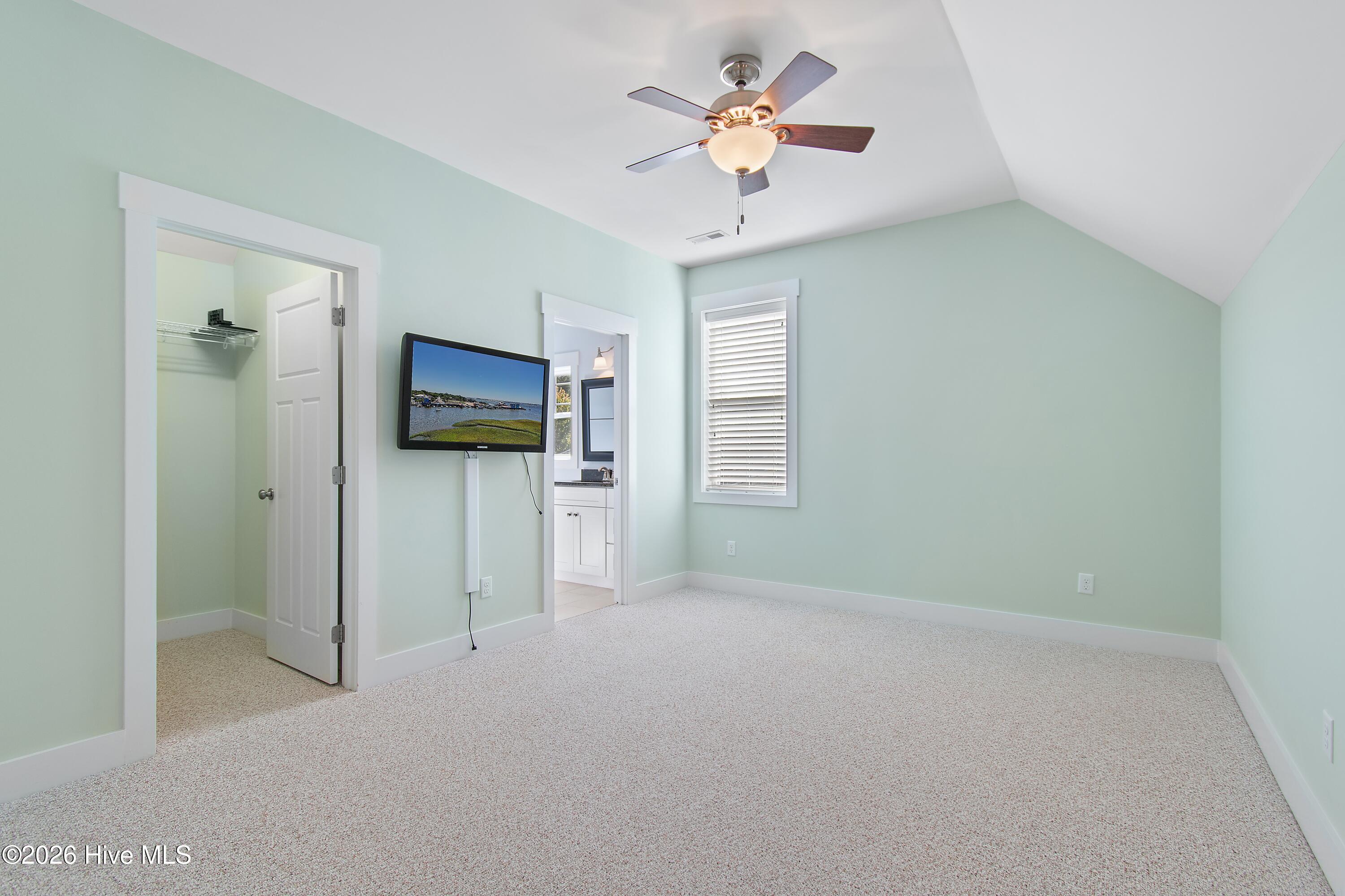 432 Cades Trail