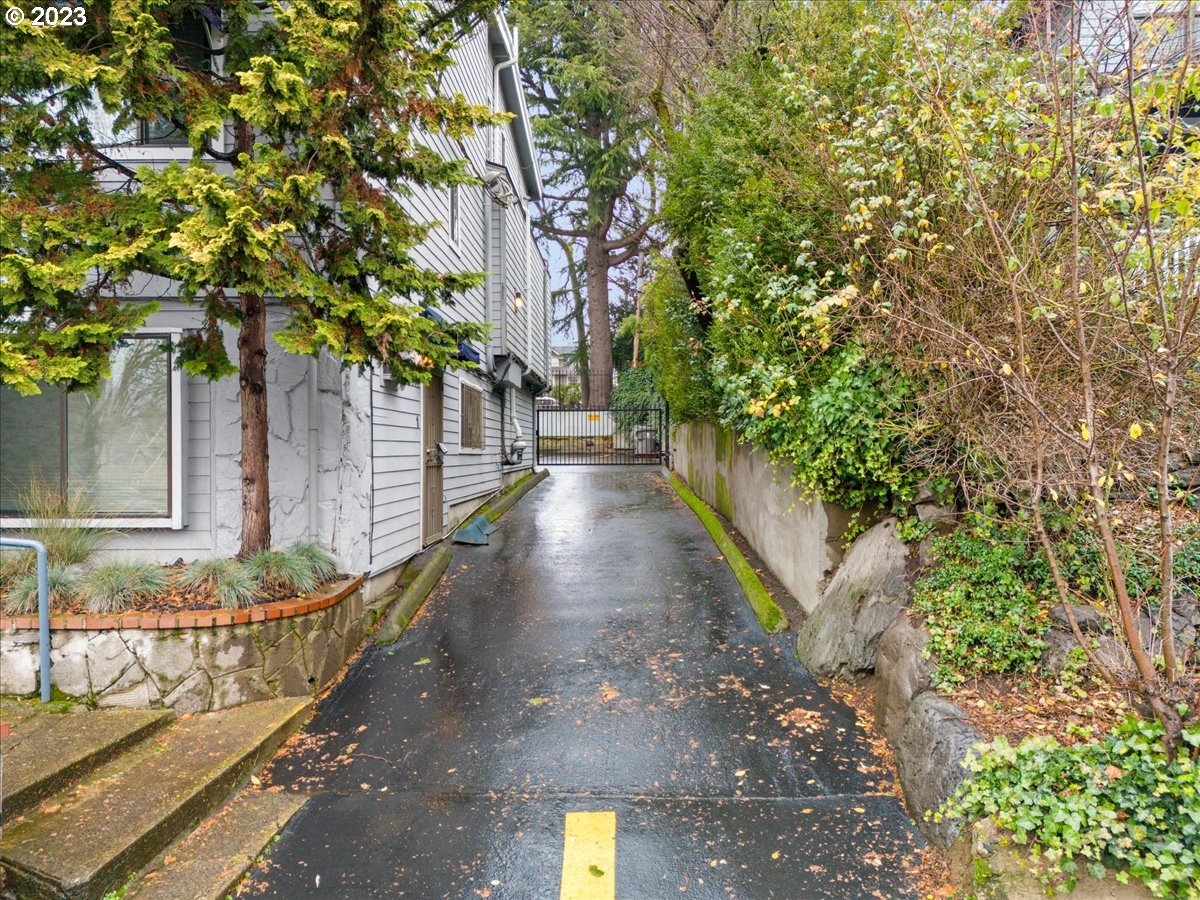 1727 NE MULTNOMAH ST 1