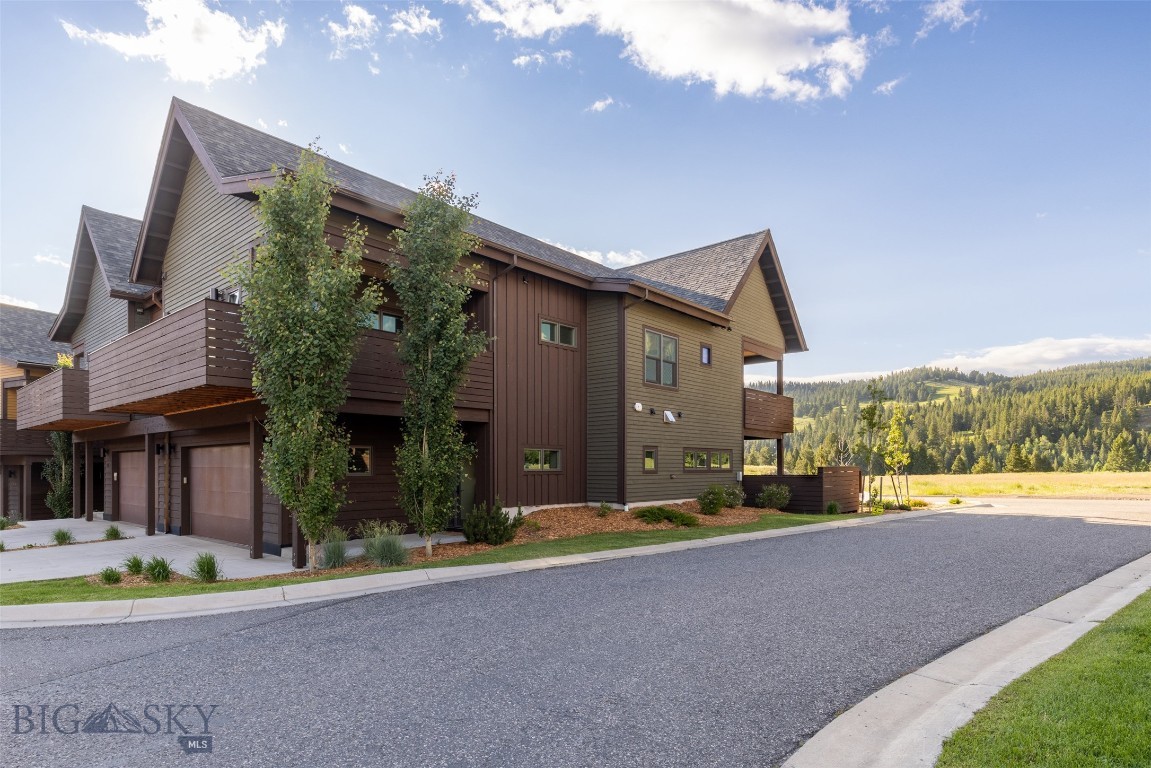 225 Pheasant Tail Ln B