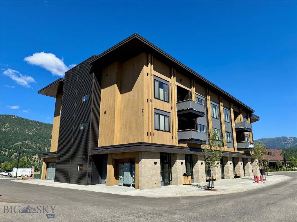211 Town Center Avenue 1A