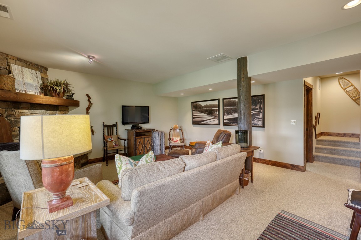 17 Manitou Loop