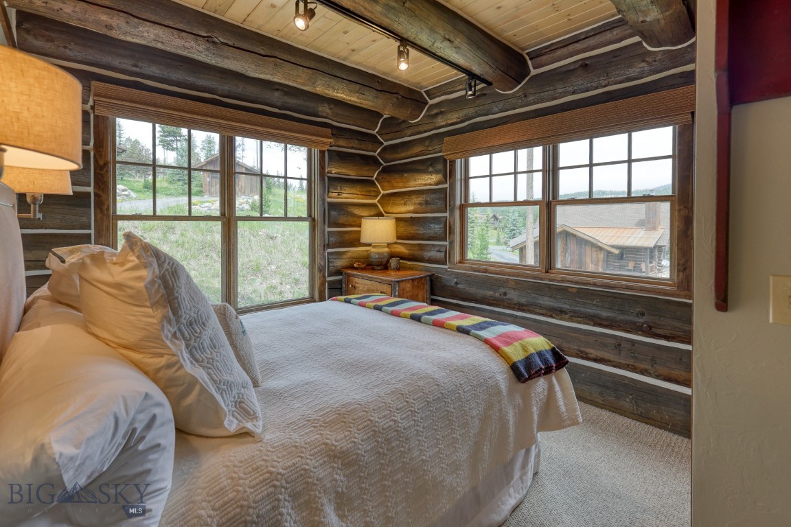 17 Manitou Loop