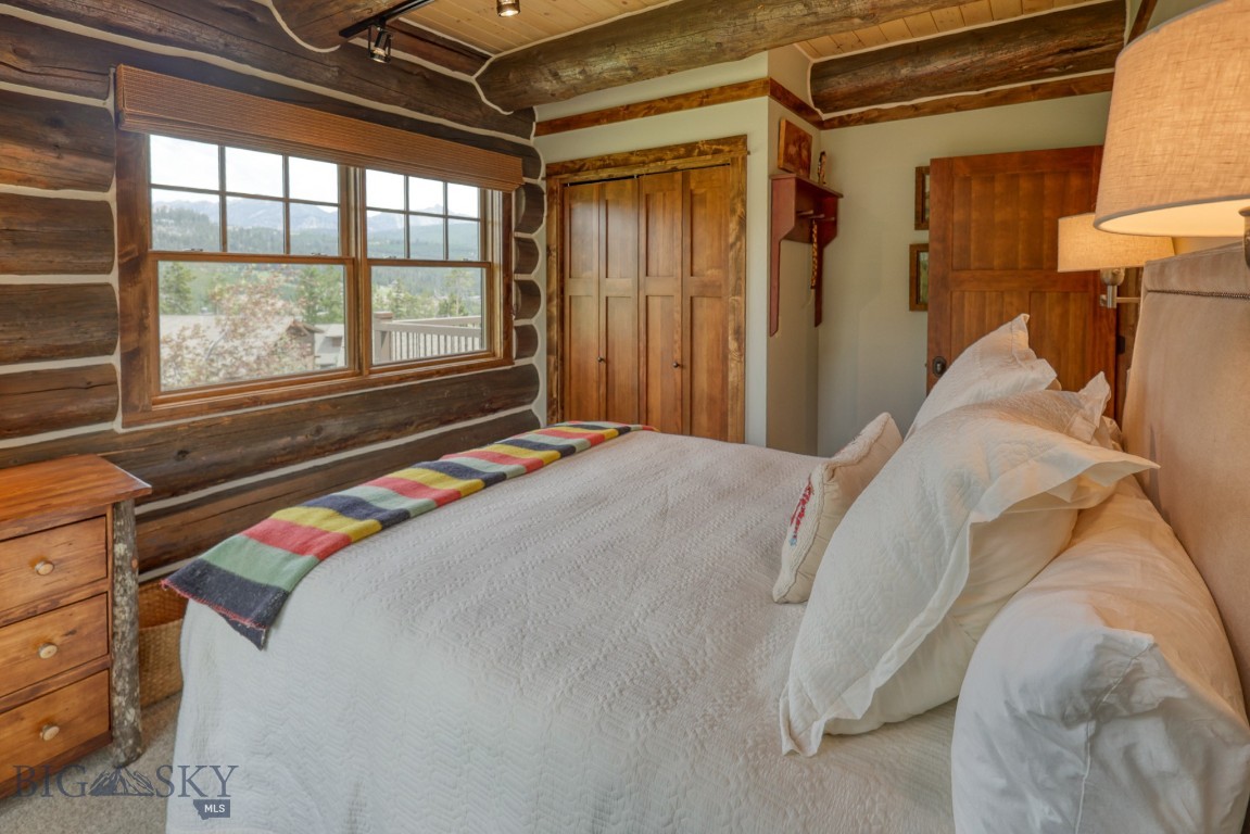 17 Manitou Loop
