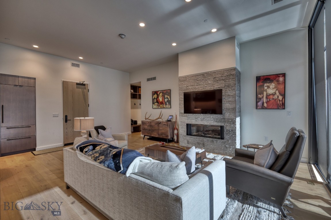 4 Boathouse Way 212