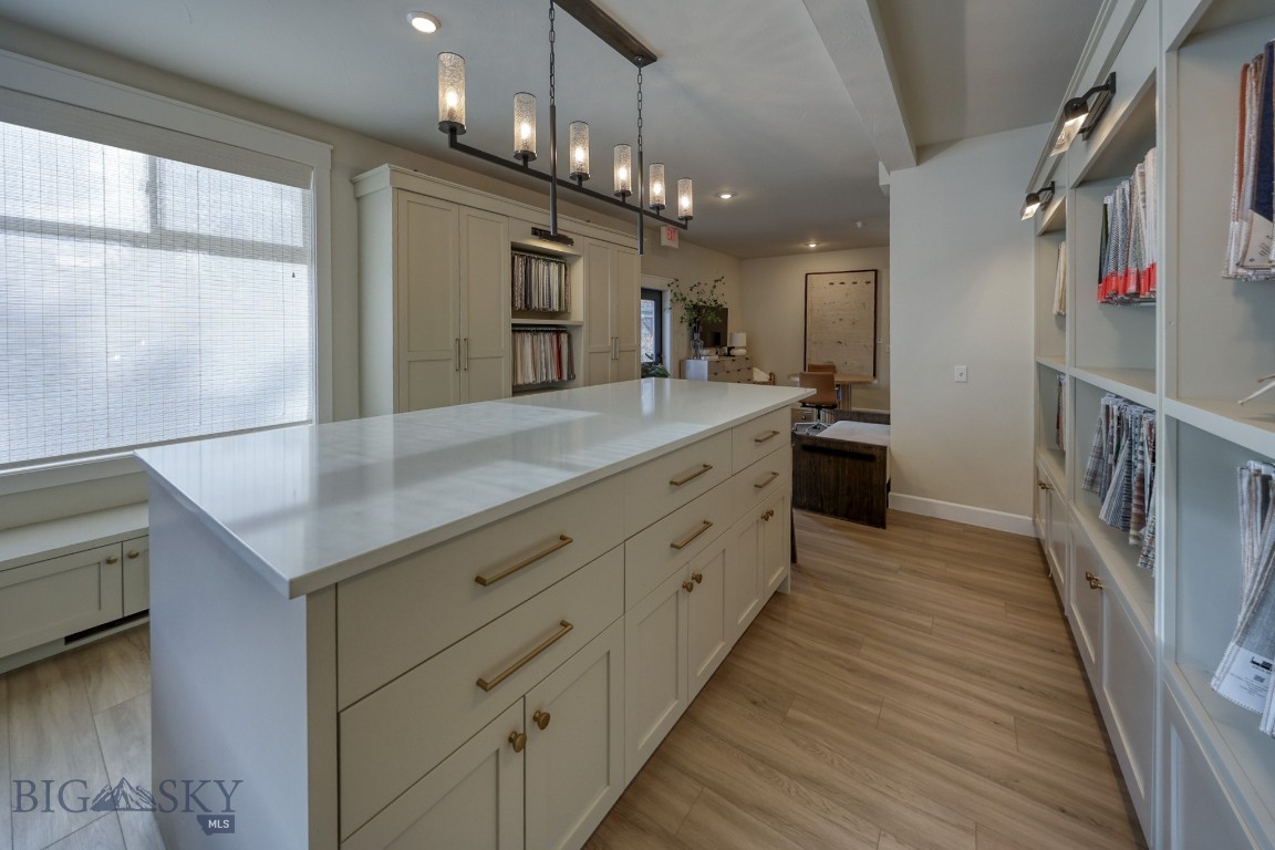151 Center Ln 1/5