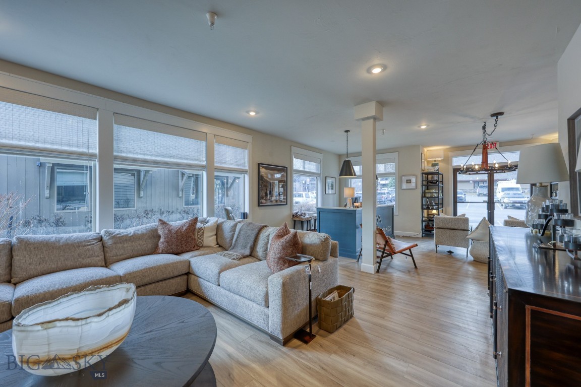 151 Center Ln 1/5