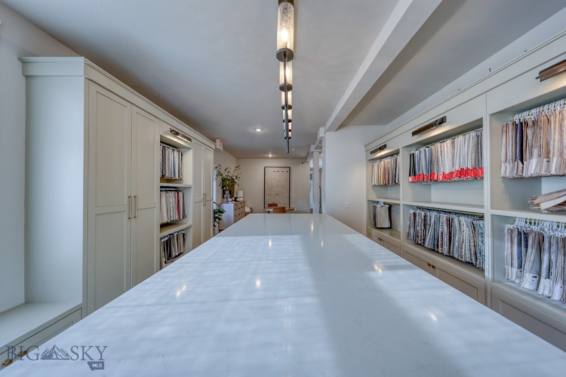 151 Center Ln 1/5