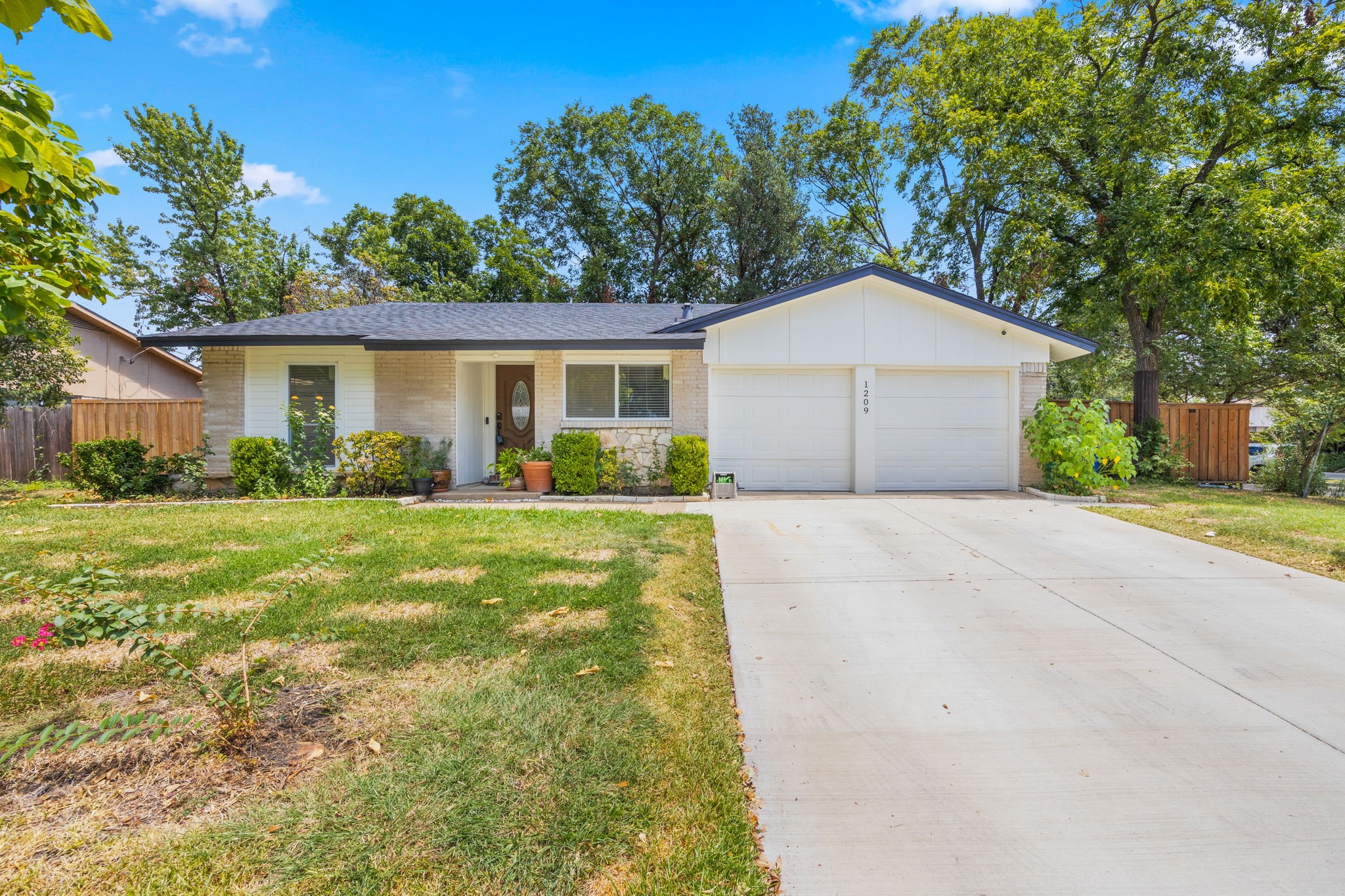 1209 Milam Way