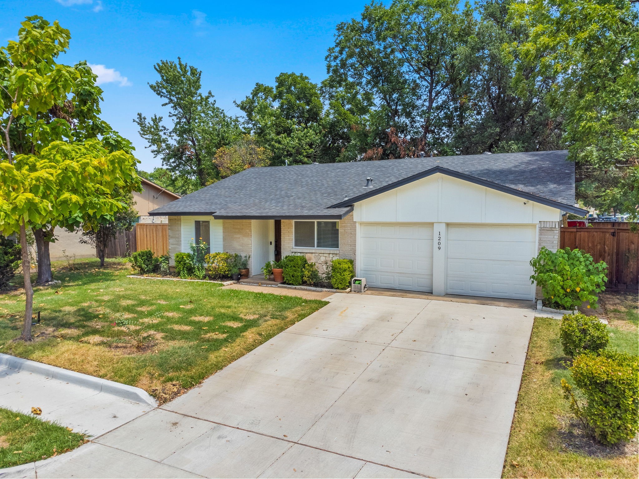 1209 Milam Way