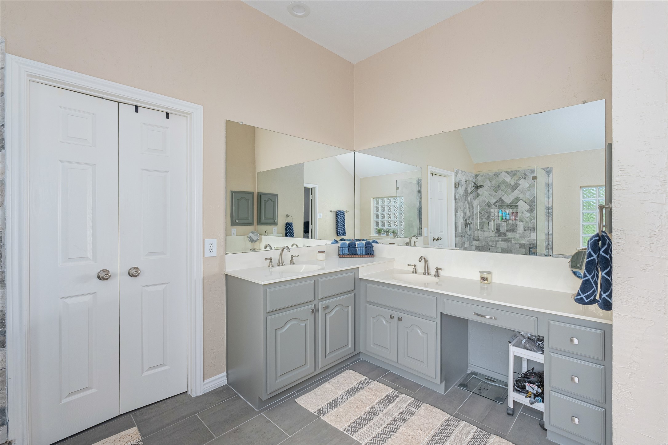 3421 Dorchester Court