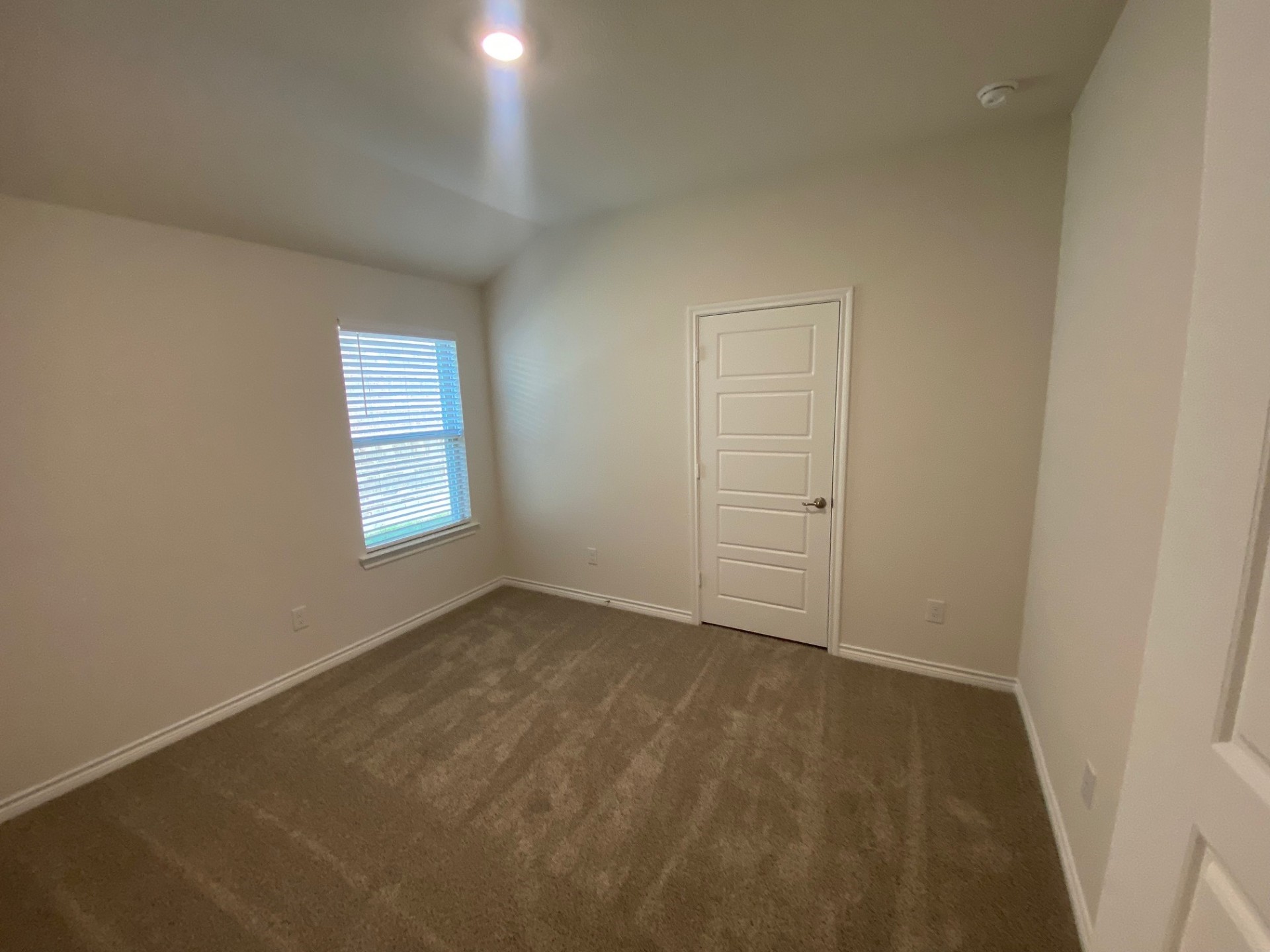 7405 Mayplace