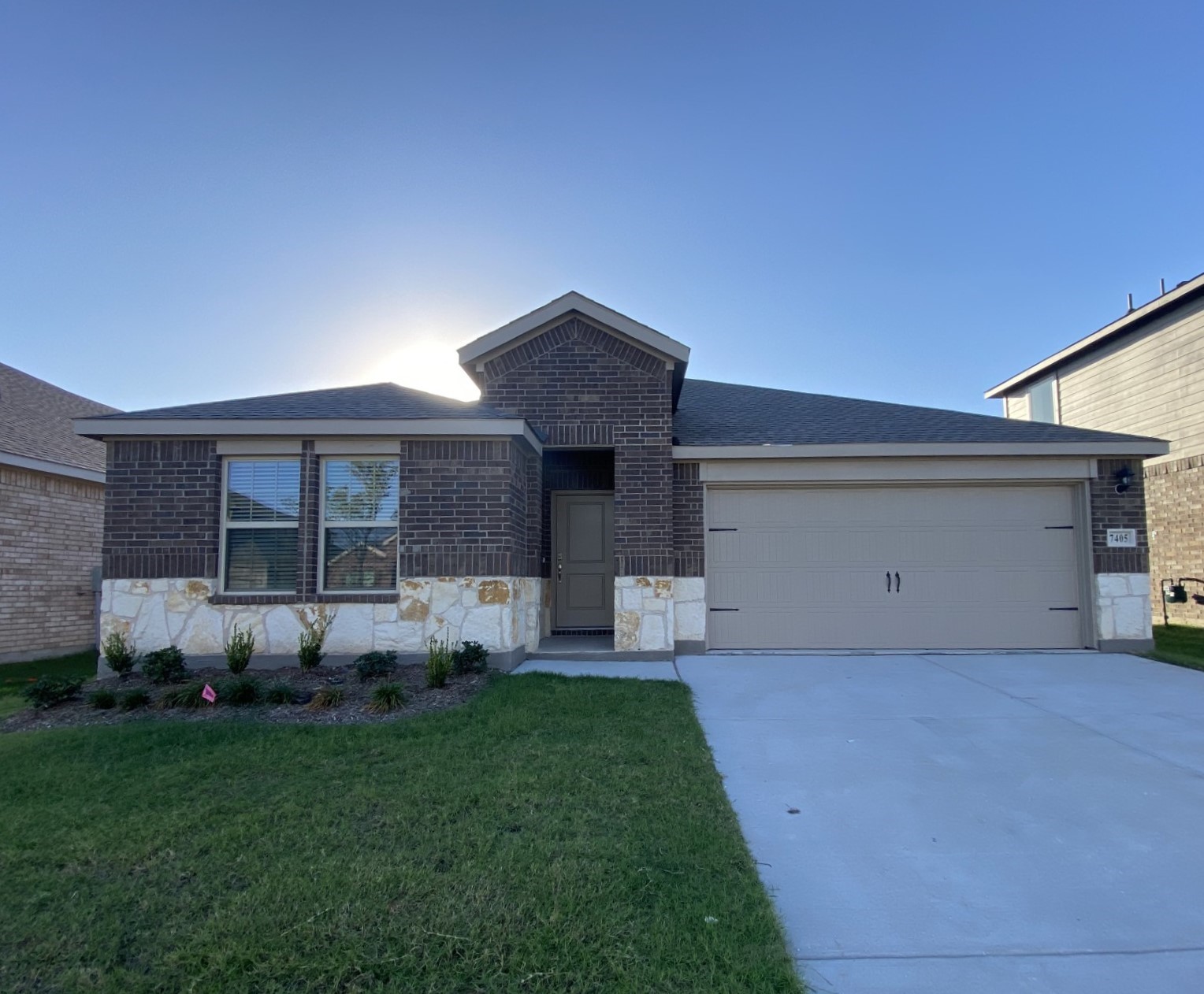 7405 Mayplace