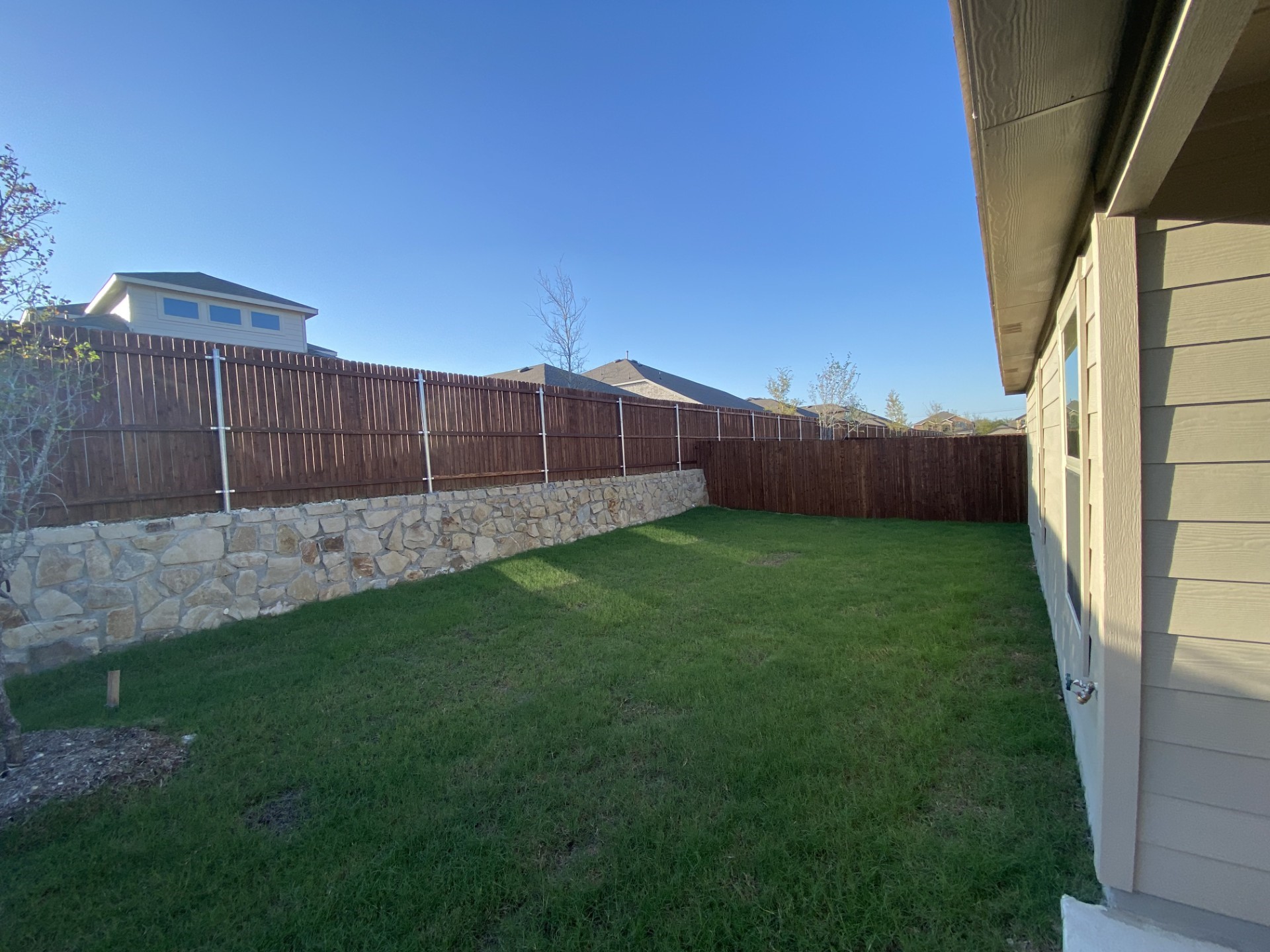 7405 Mayplace