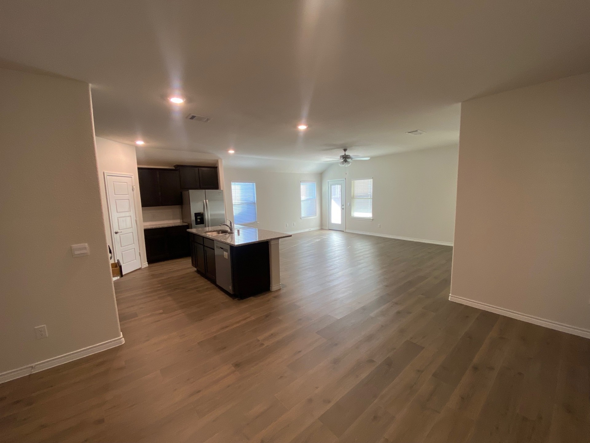 7405 Mayplace