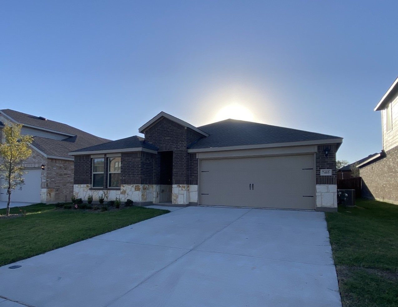 7405 Mayplace