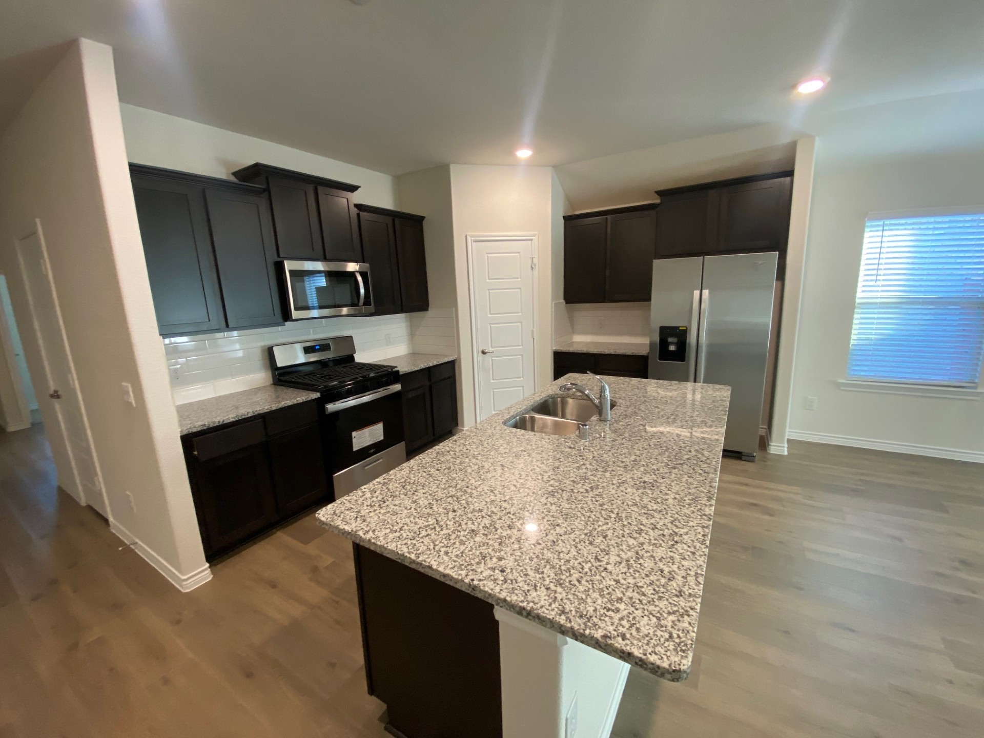 7405 Mayplace