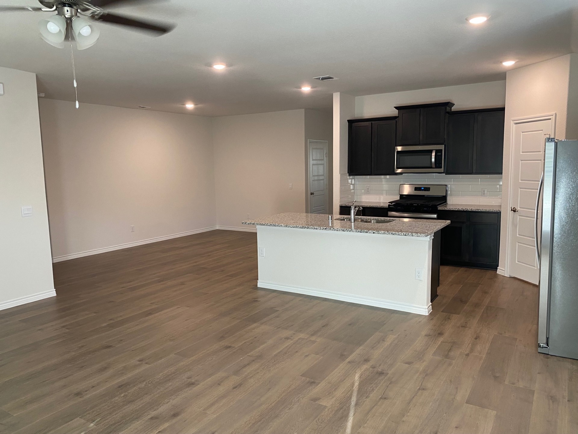 7405 Mayplace