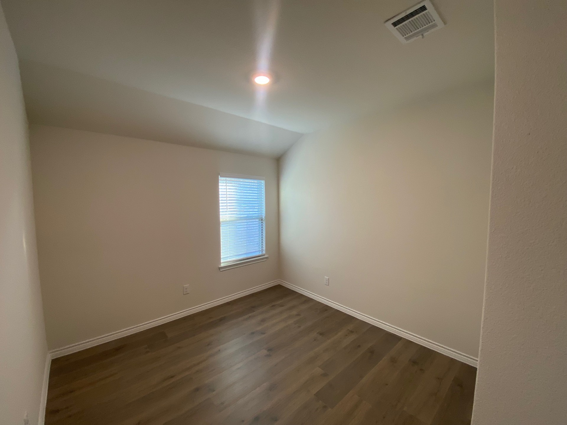 7405 Mayplace