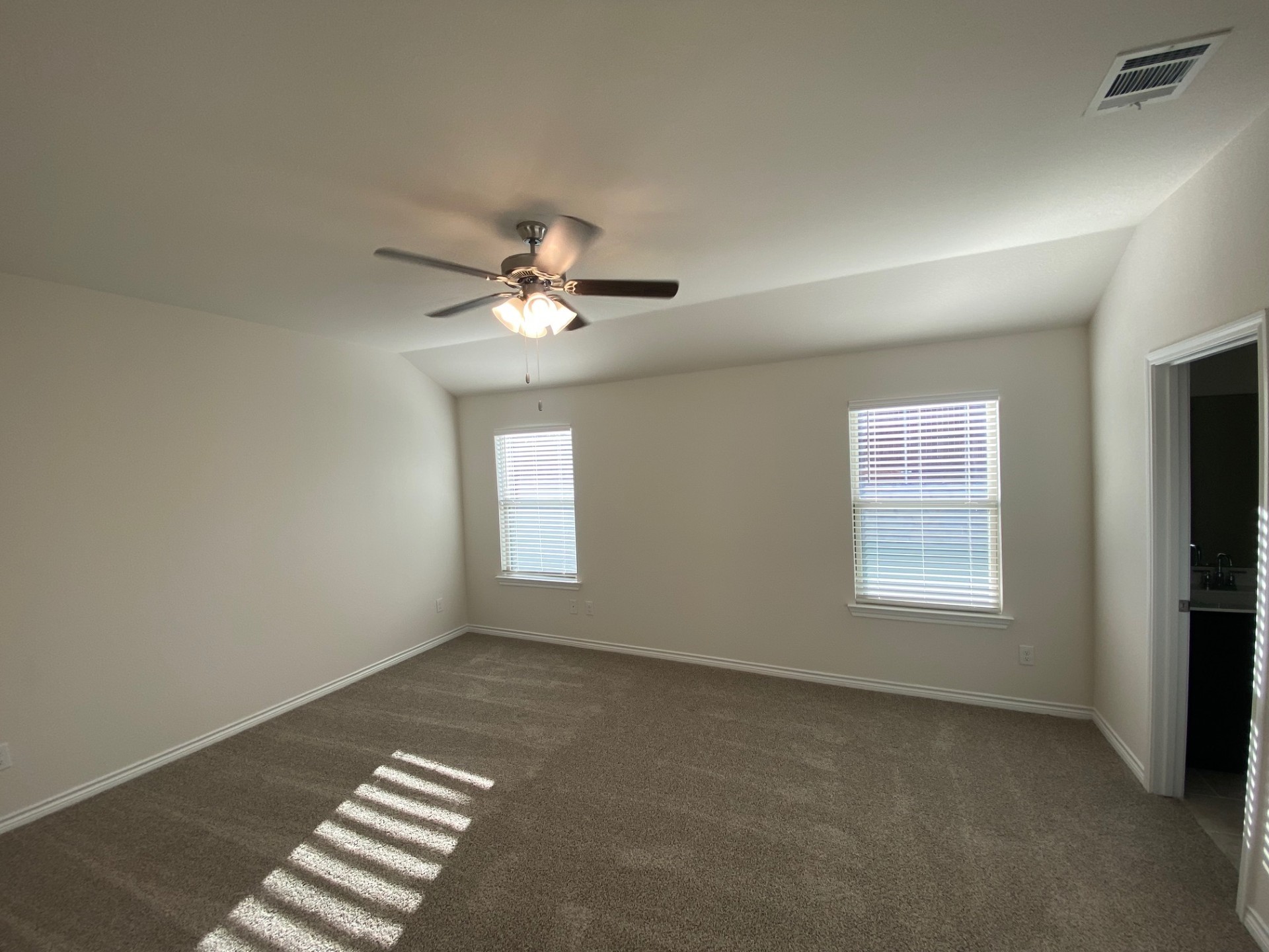 7405 Mayplace