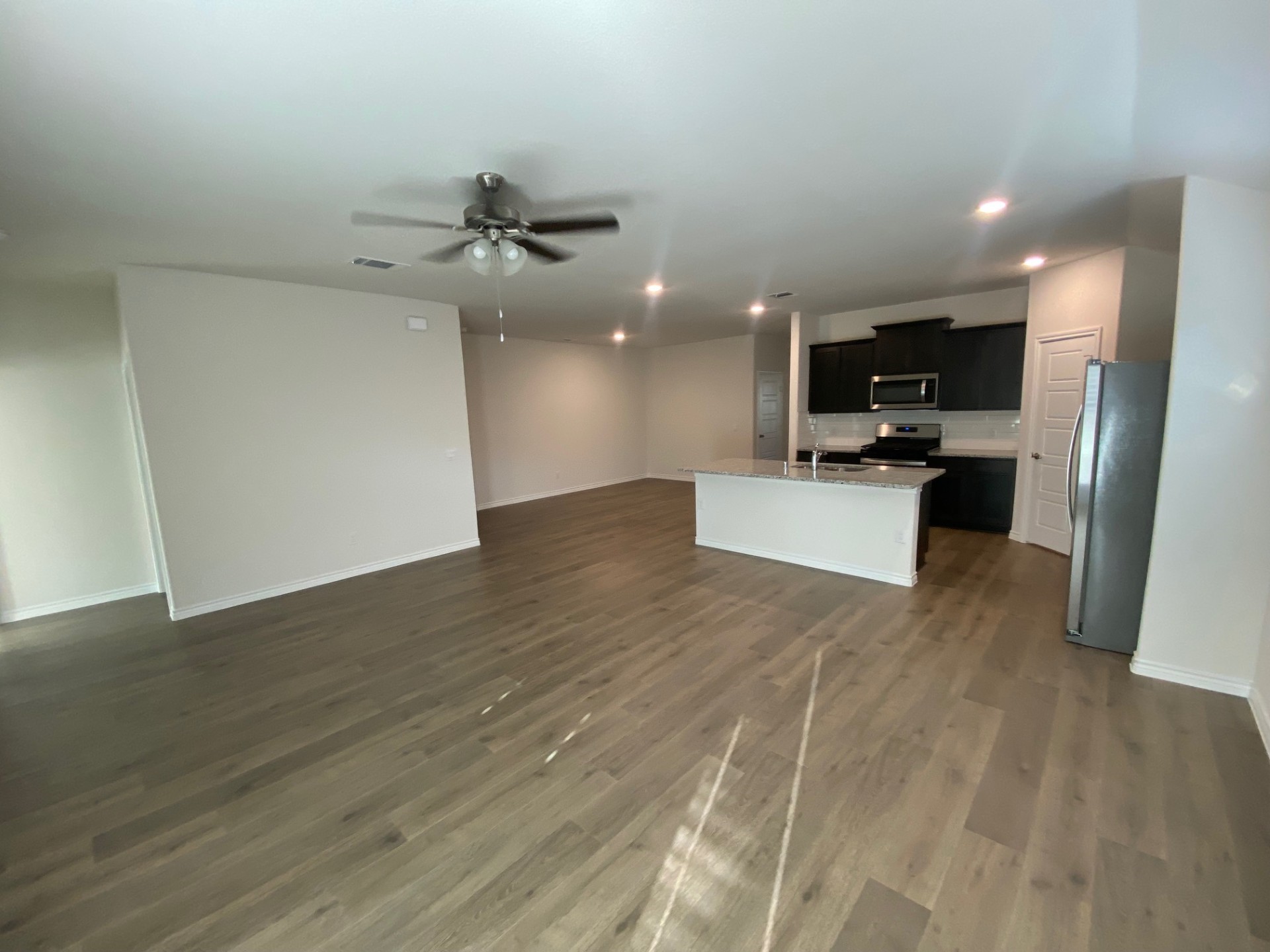 7405 Mayplace