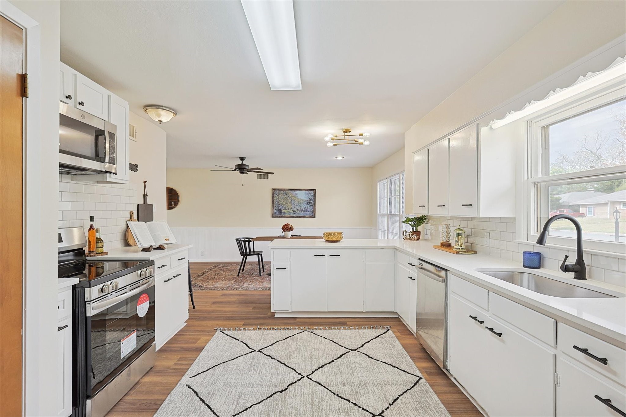 1108 W Brockett Street