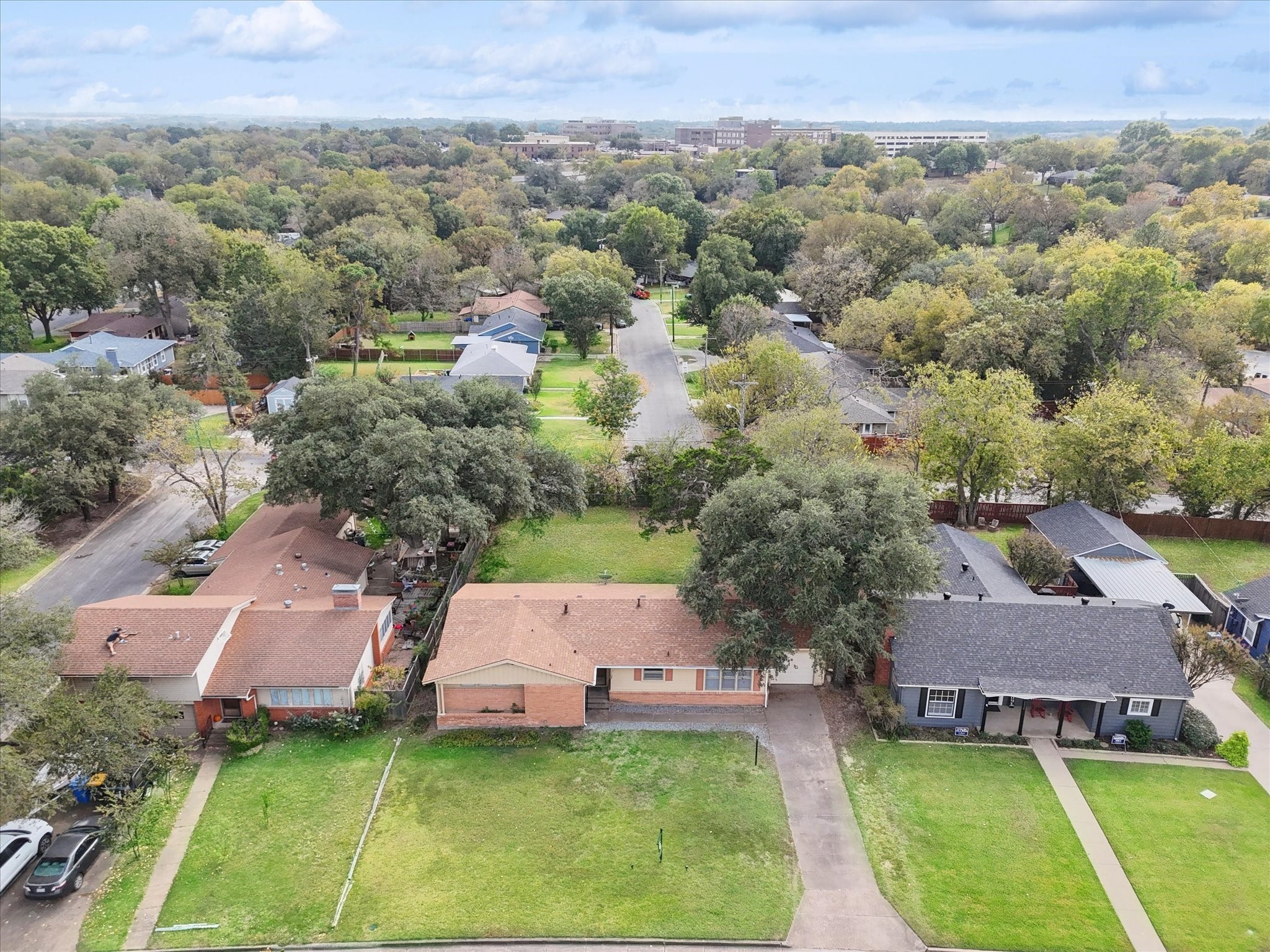 1108 W Brockett Street