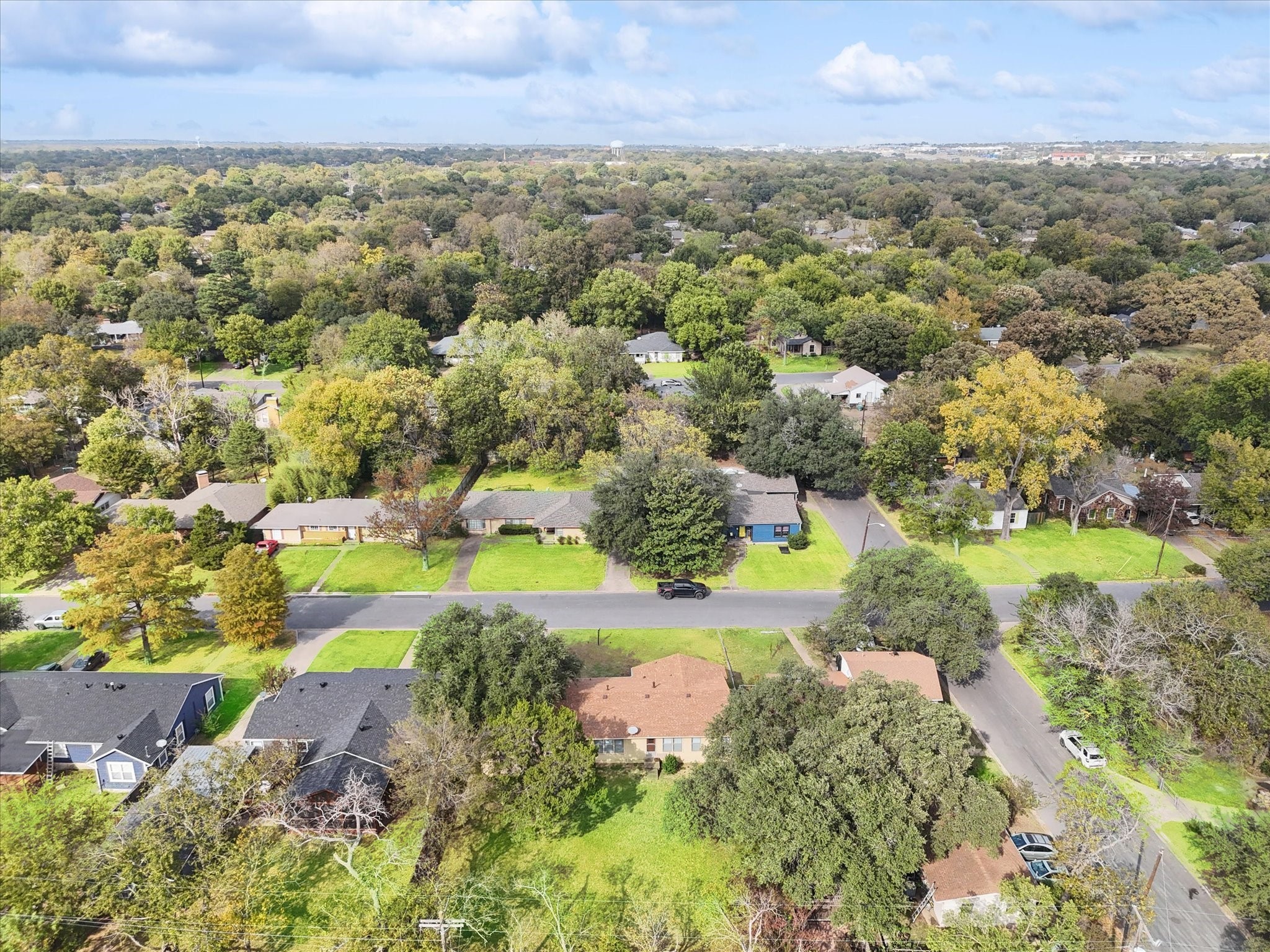 1108 W Brockett Street