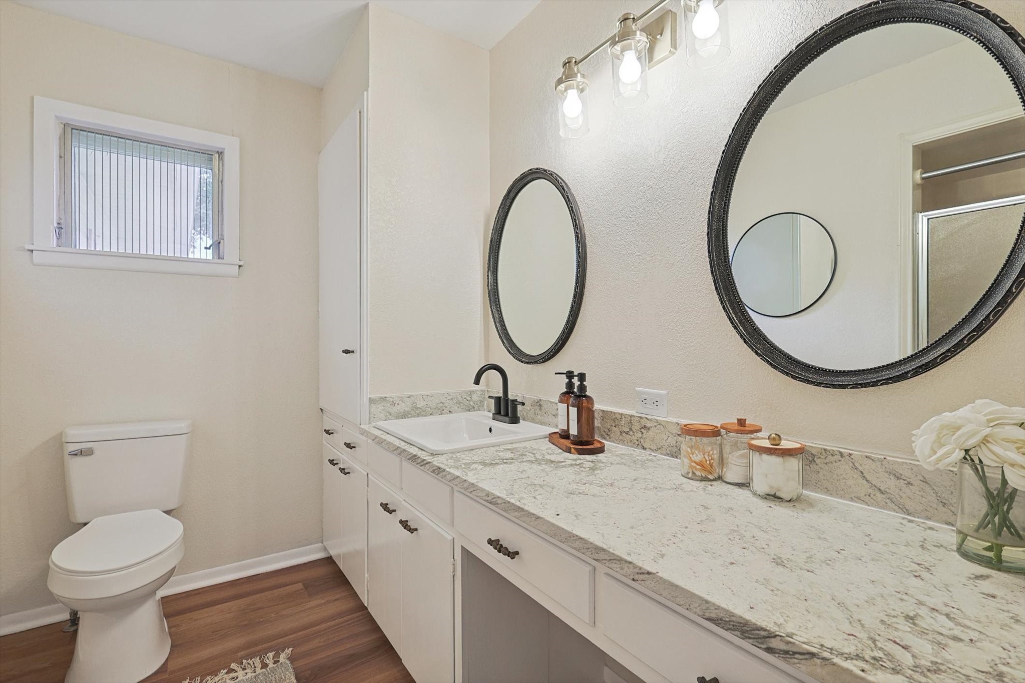 1108 W Brockett Street