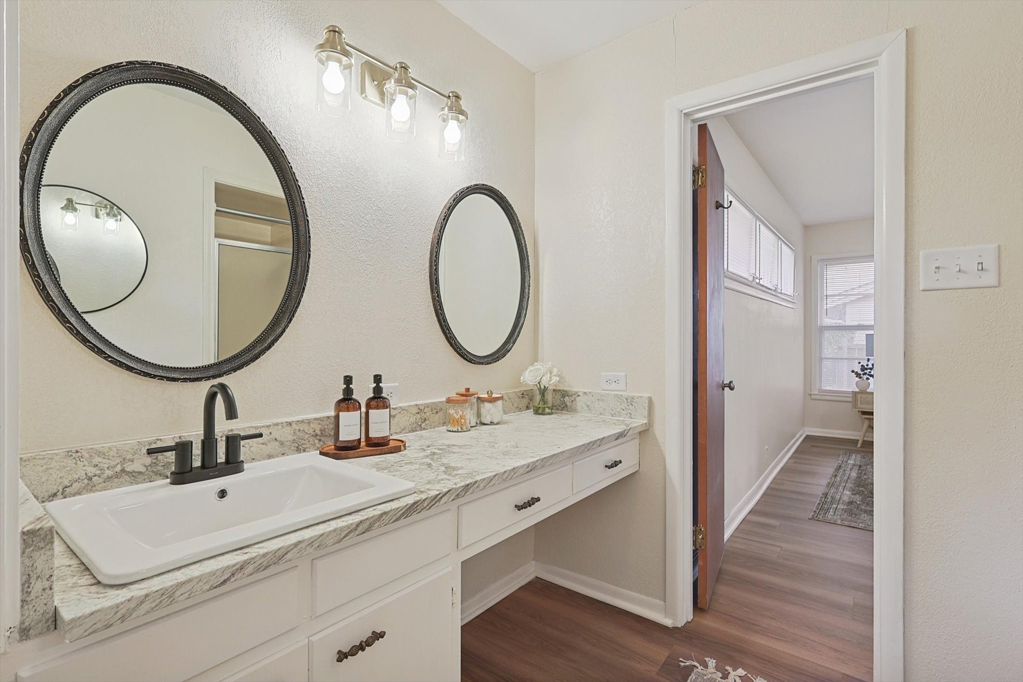 1108 W Brockett Street