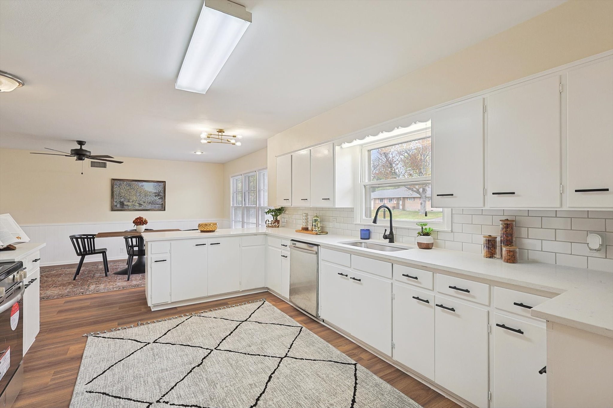 1108 W Brockett Street
