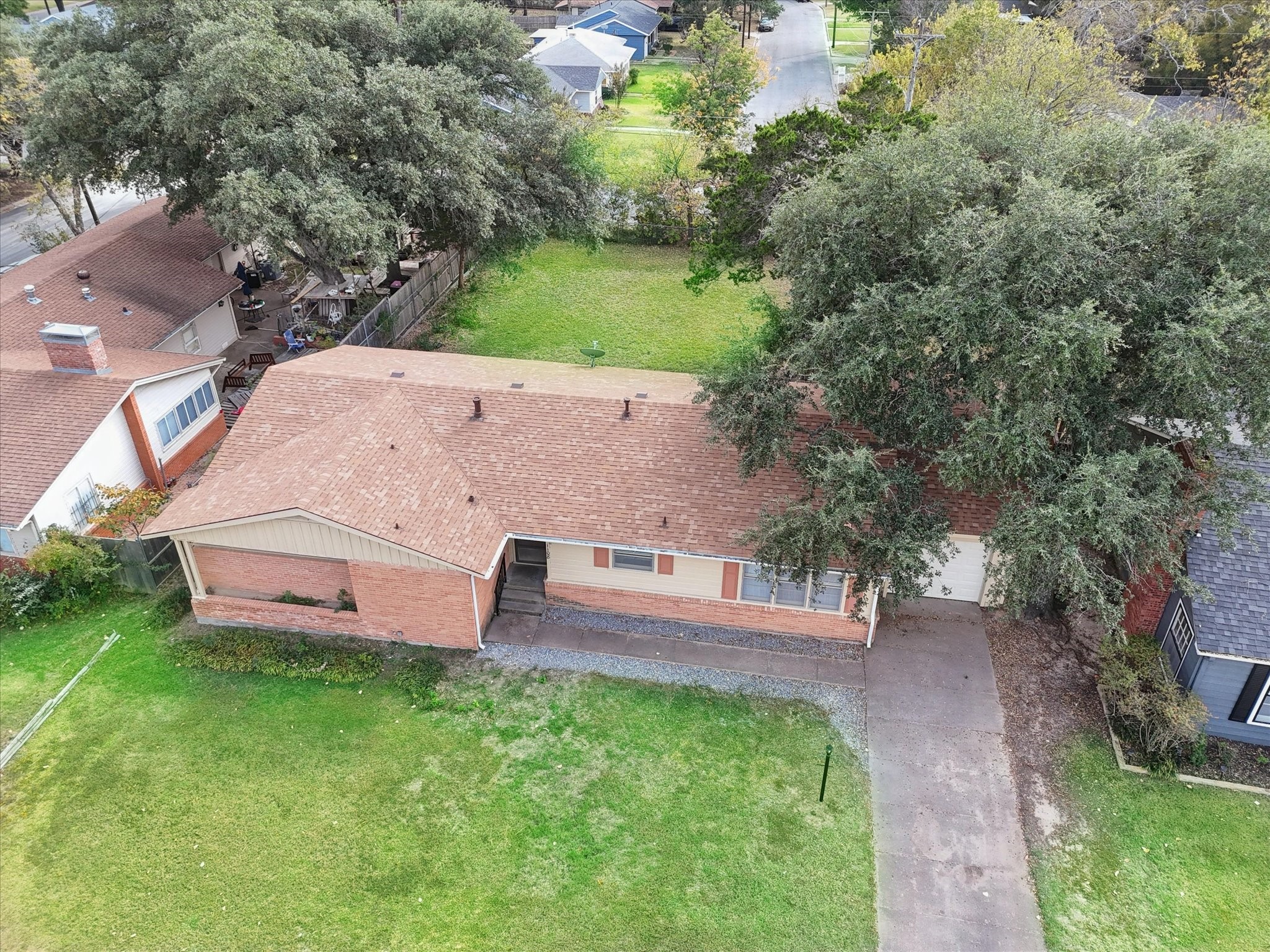 1108 W Brockett Street
