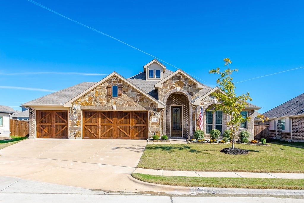 803 Crescent Way
