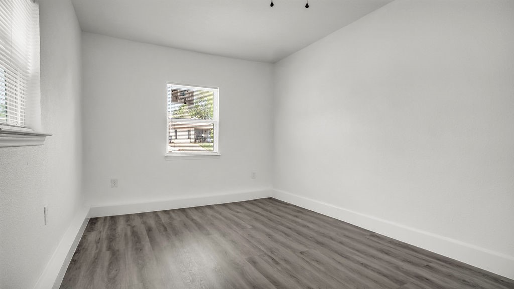 4016 Robertson Drive