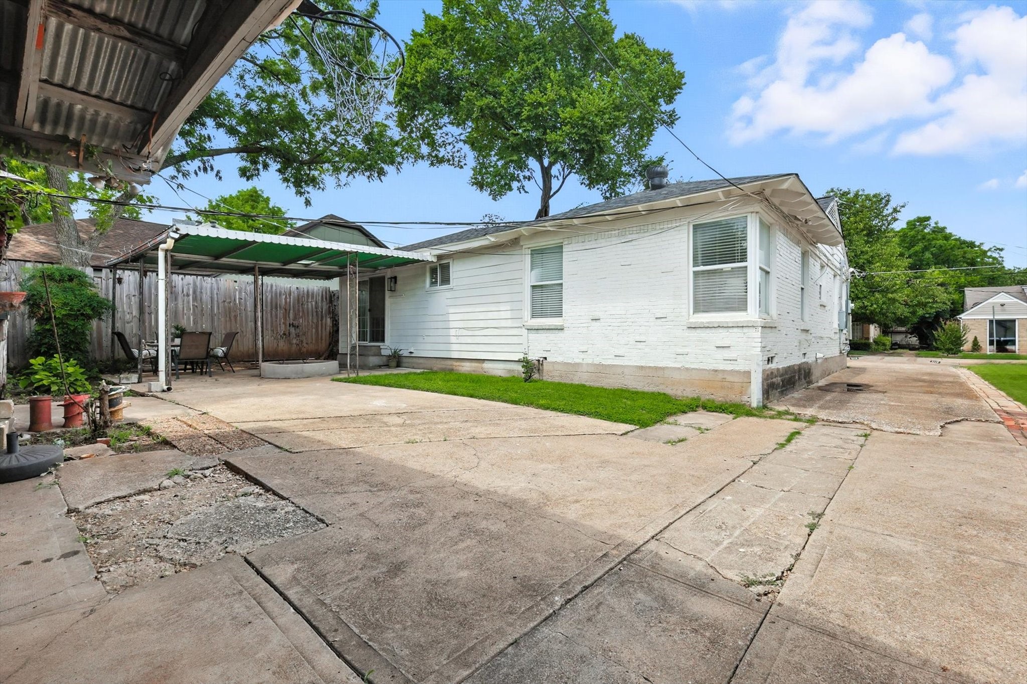 5111 Stoneleigh Avenue